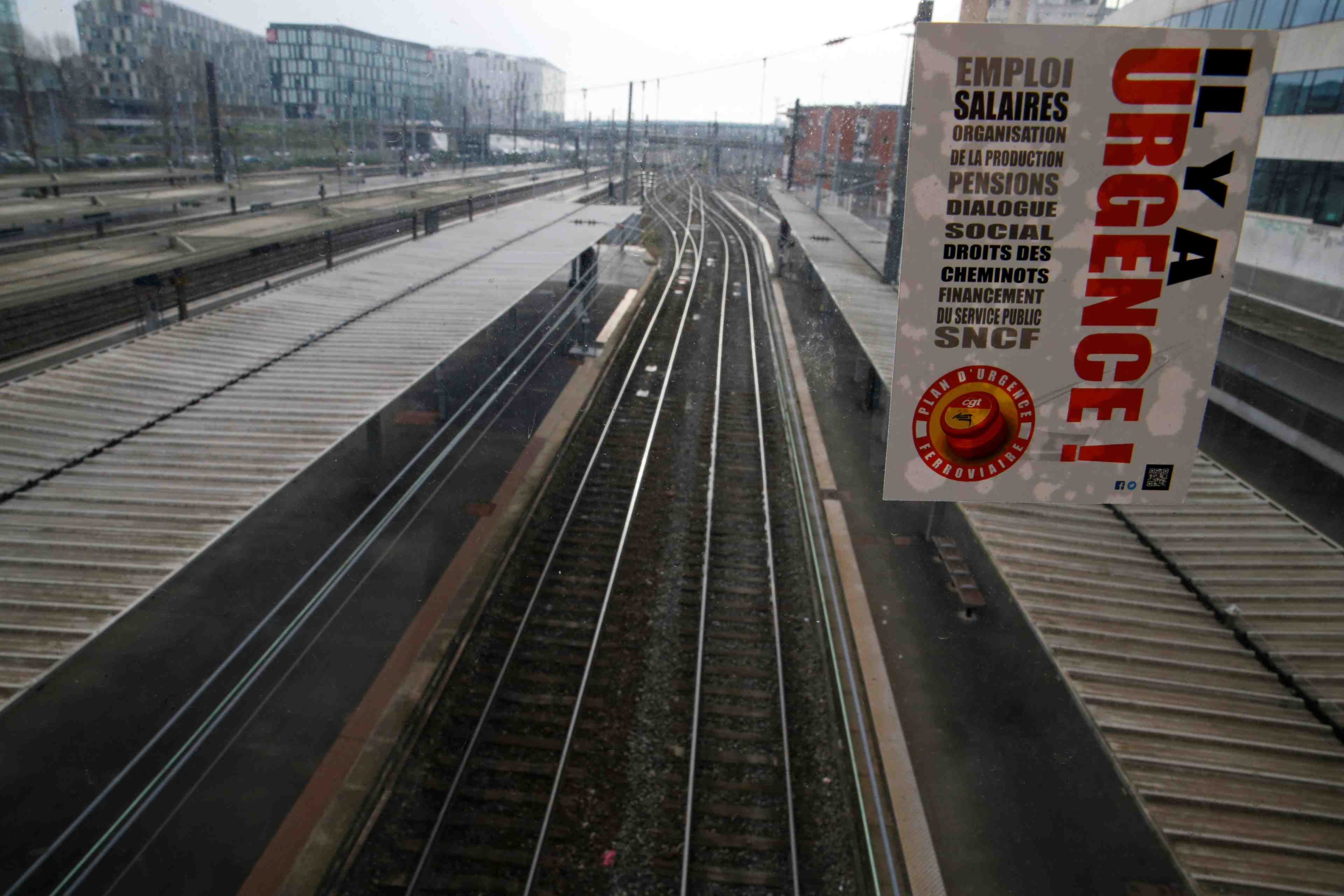 Un taux de declaration de grevistes a la sncf de 43% pour lundi