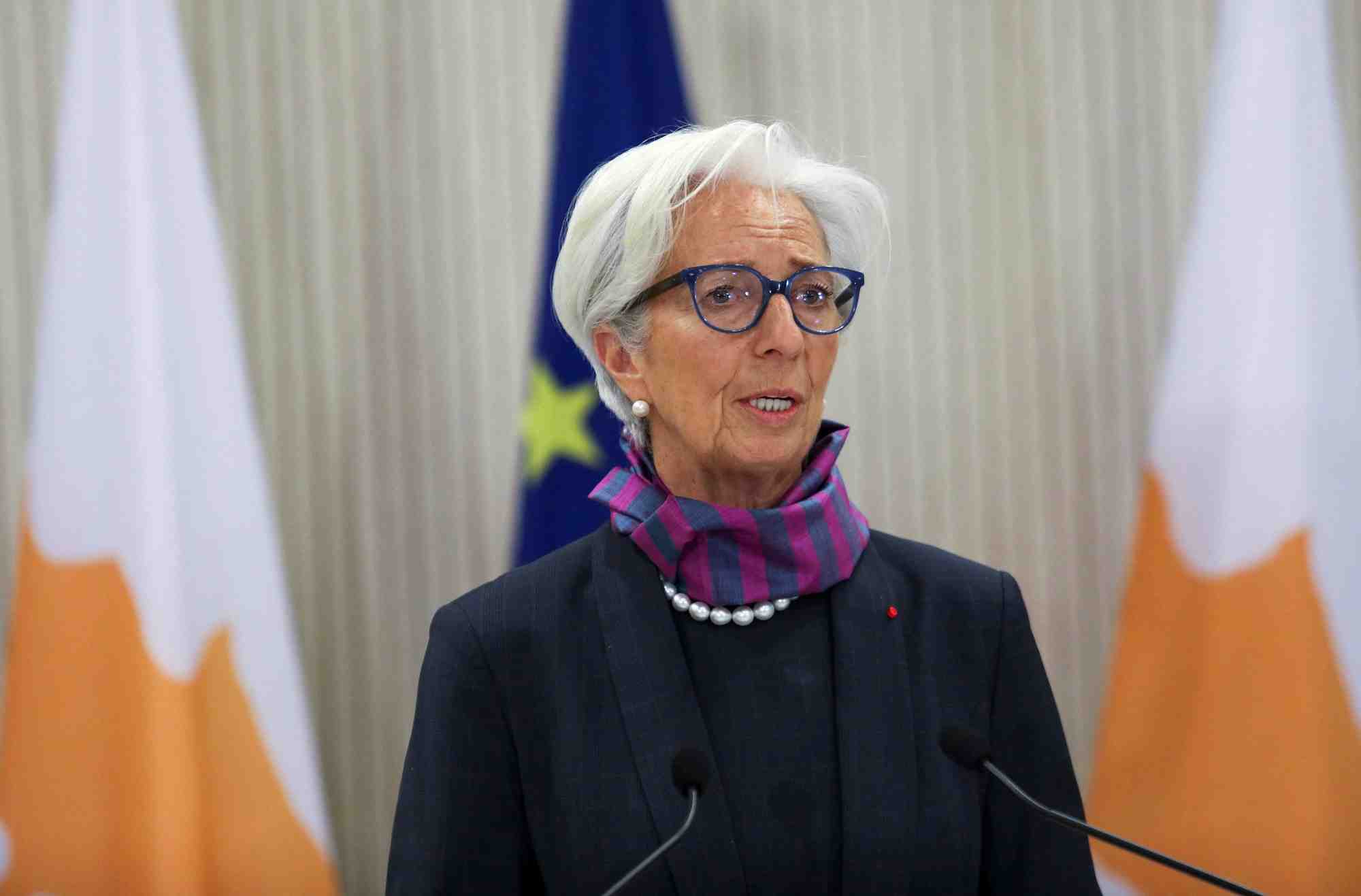 La zone euro conjugue ralentissement de la croissance et acceleration de l'inflation, declare christine lagarde