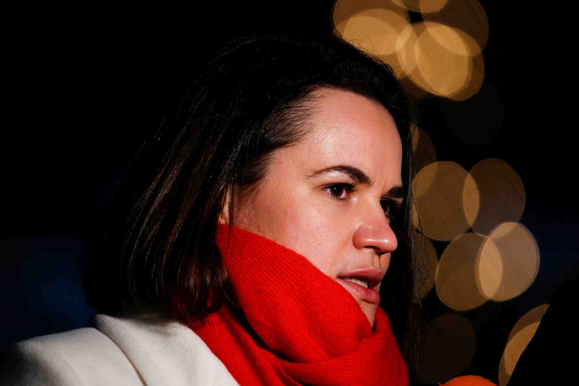 Svetlana tikhanovskaia s'adressant aux medias a berlin