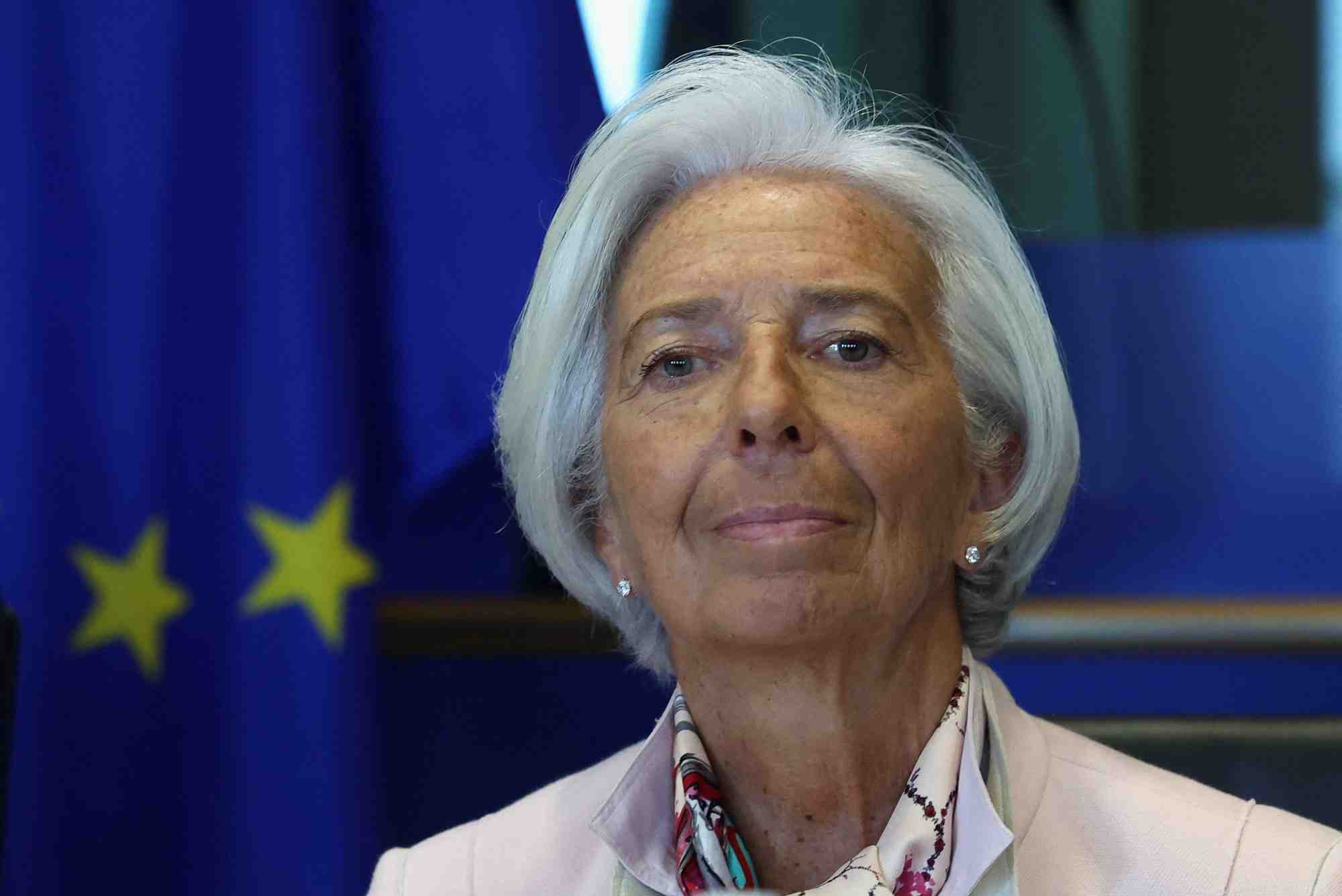 « les décideurs politiques doivent rester proactifs et attentifs aux risques liés à la stabilité financière au fur et à mesure qu'ils surviennent », a rappelé Christine Lagarde.