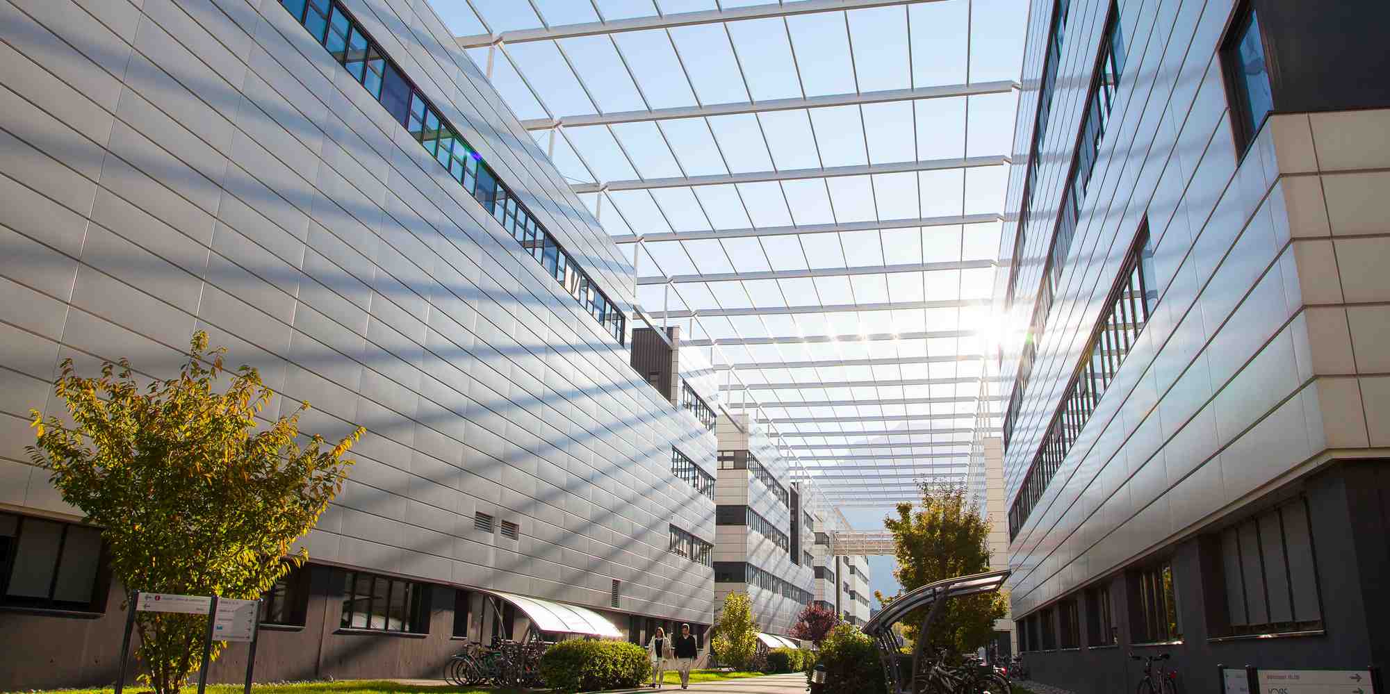La SEM Minatec Entreprises exploite déjà trois bâtiments de haute technologie (BHT) sur la Presqu'île scientifique de Grenoble, qui proposent des salles blanches, laboratoires et bureaux sur près de 20.000 m² de surface de plancher au total.