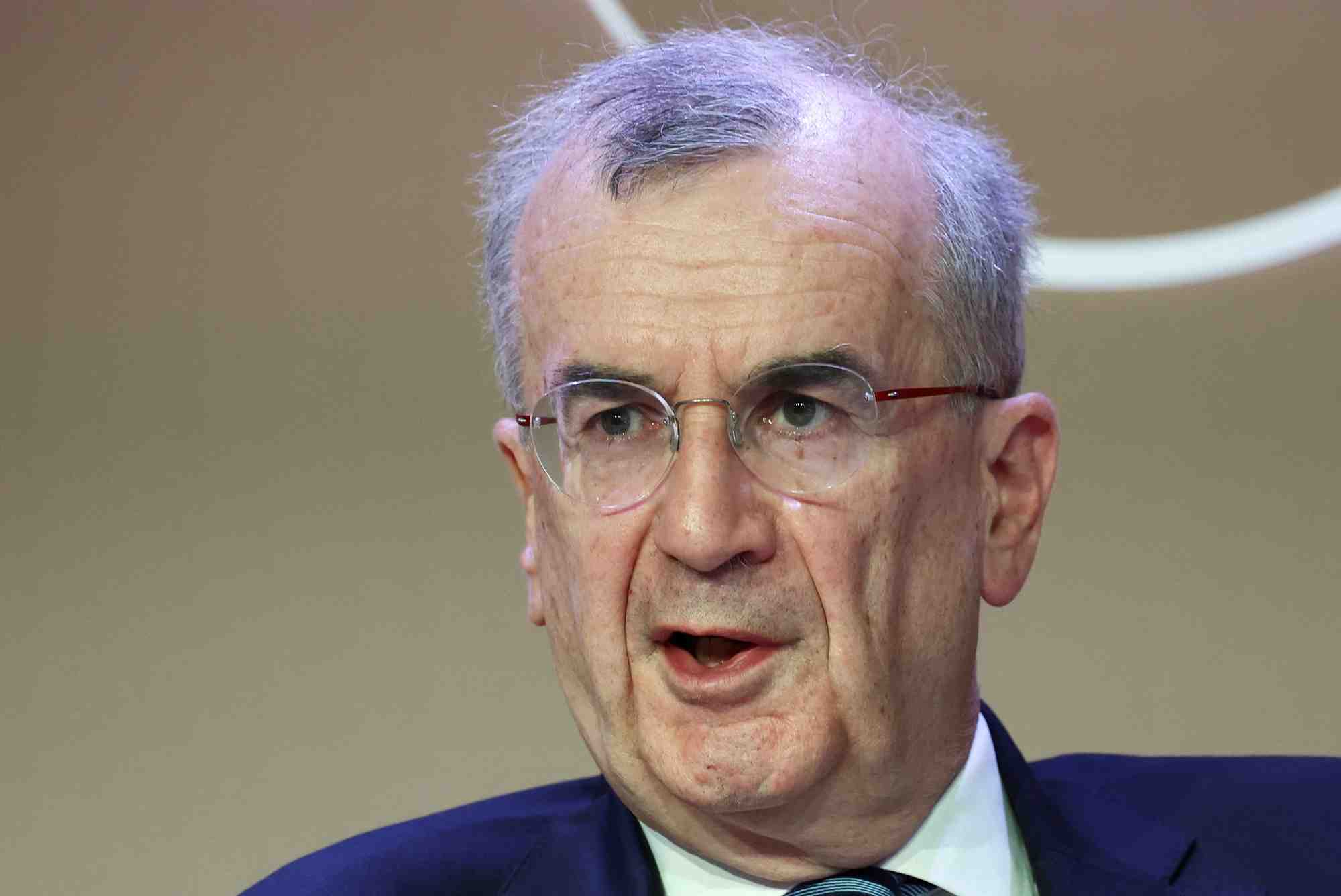 Le gouverneur de la Banque de France a de nouveau fustigé, mardi, l’ignorance du président Donald Trump.