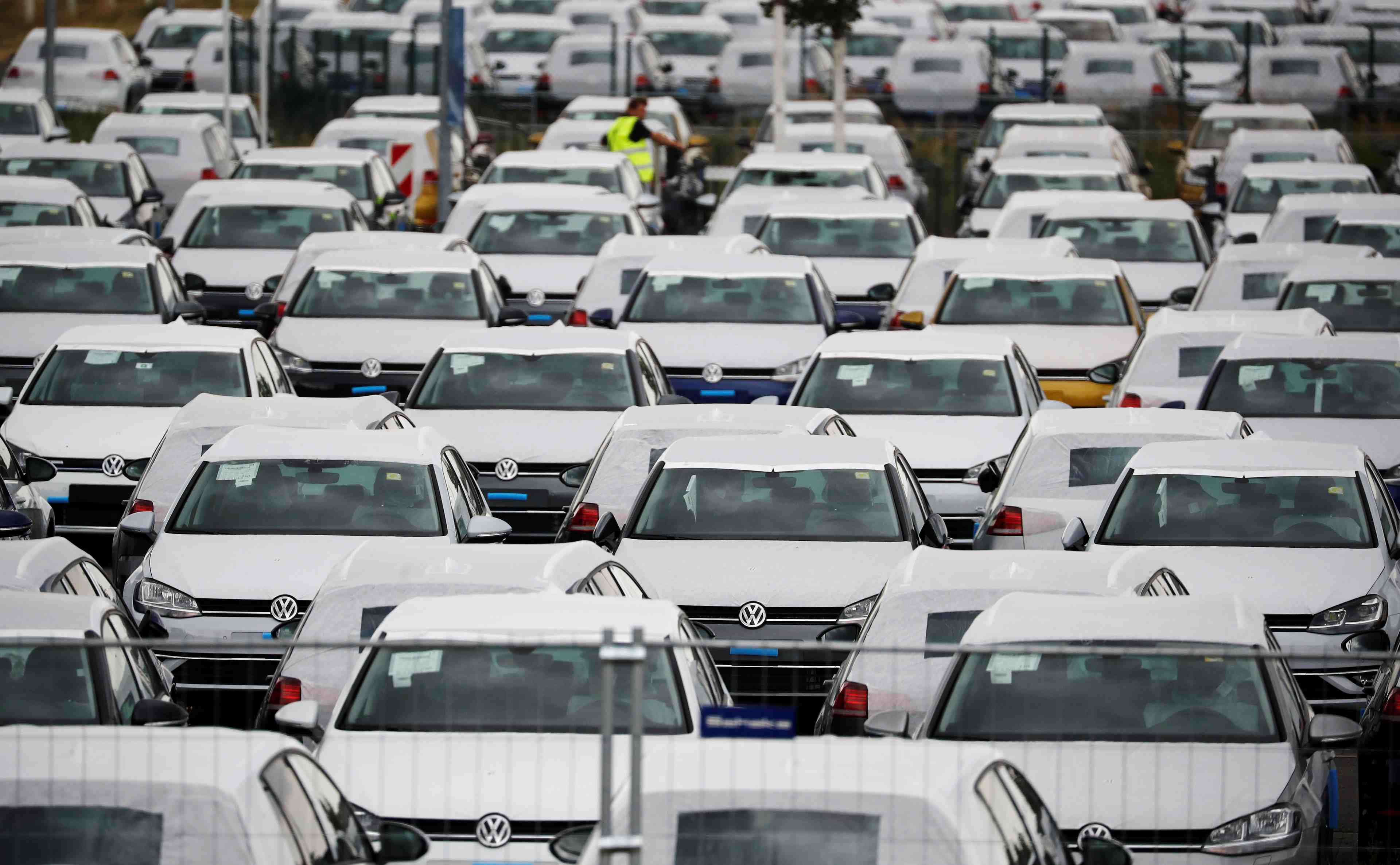 Serie d'embuches dans l'enquete francaise sur volkswagen