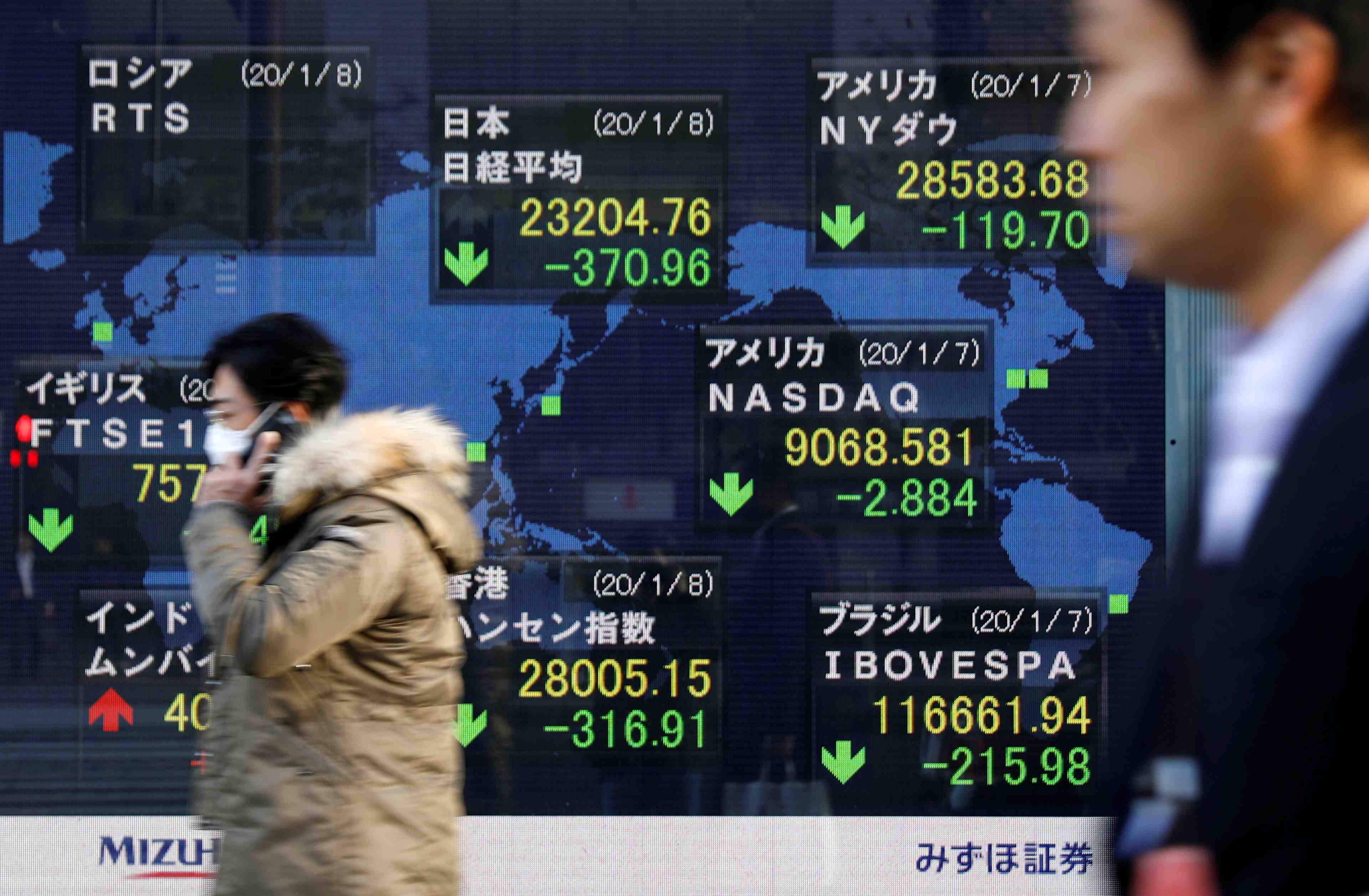 Tokyo termine en baisse