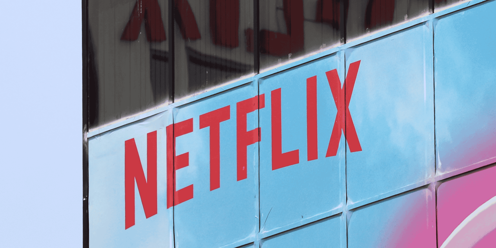 « Netflix a décidé de commencer à réduire les débits binaires sur tous nos flux en Europe pendant 30 jours », a annoncé jeudi un porte-parole du groupe.