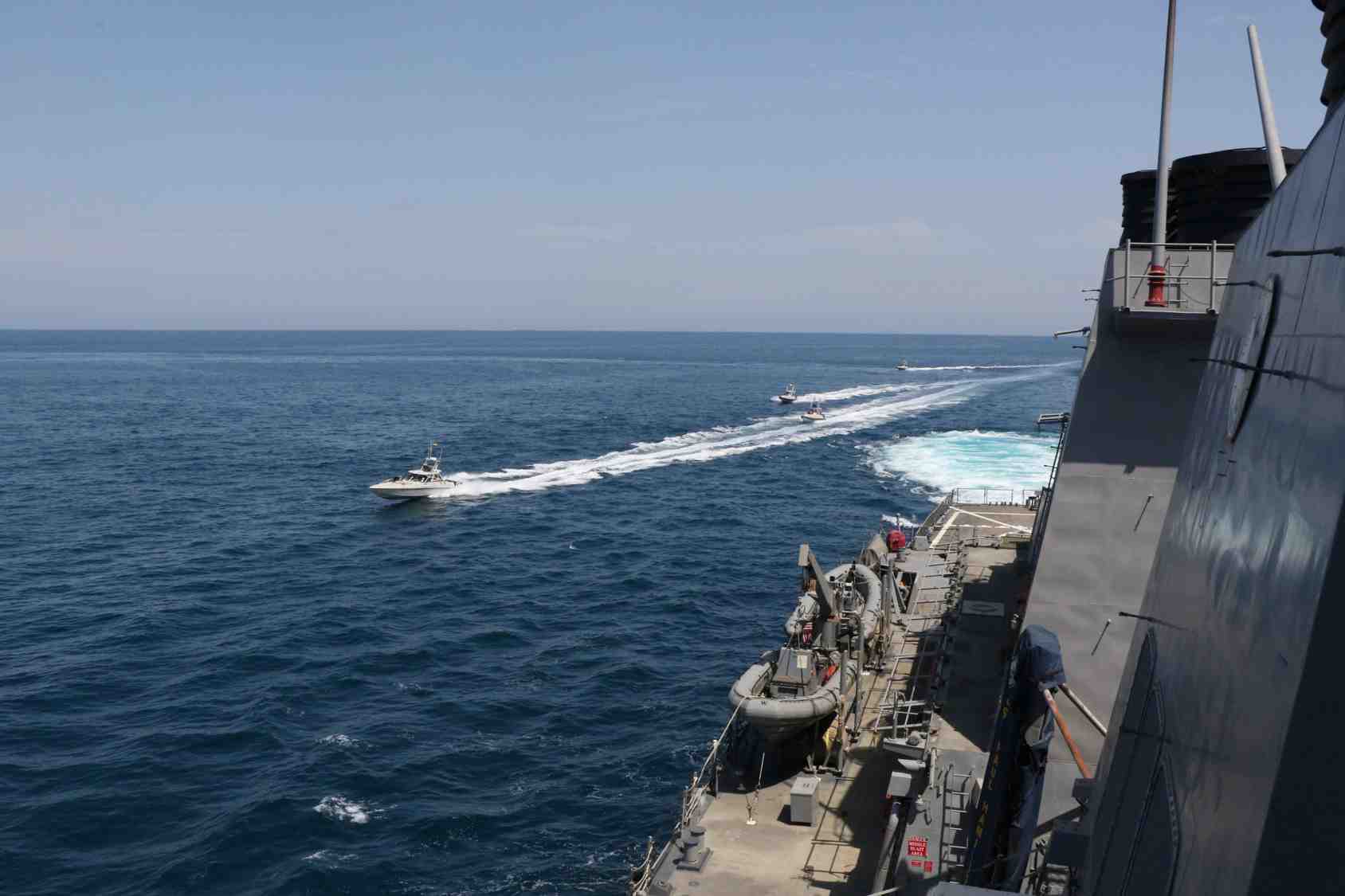 La marine iranienne continuera d'intervenir dans le golfe, malgre l'avis us