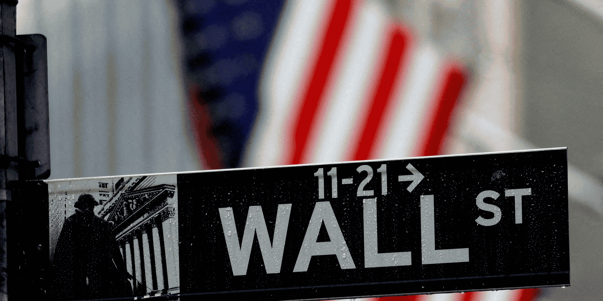Photo d'un panneau indiquant wall street a manhattan, aux etats-unis