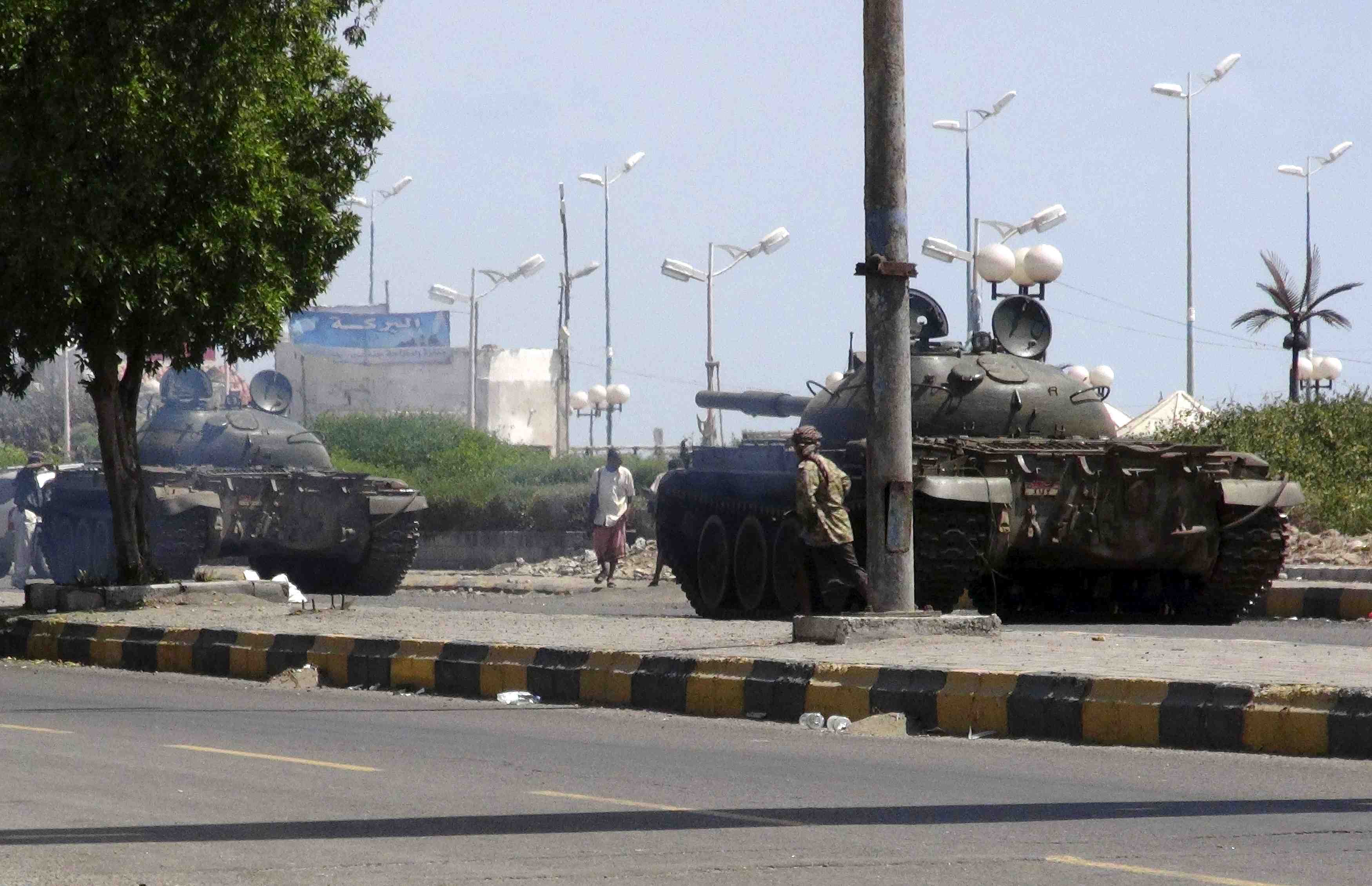 L'aeroport d'aden occupe par les forces du president yemenite
