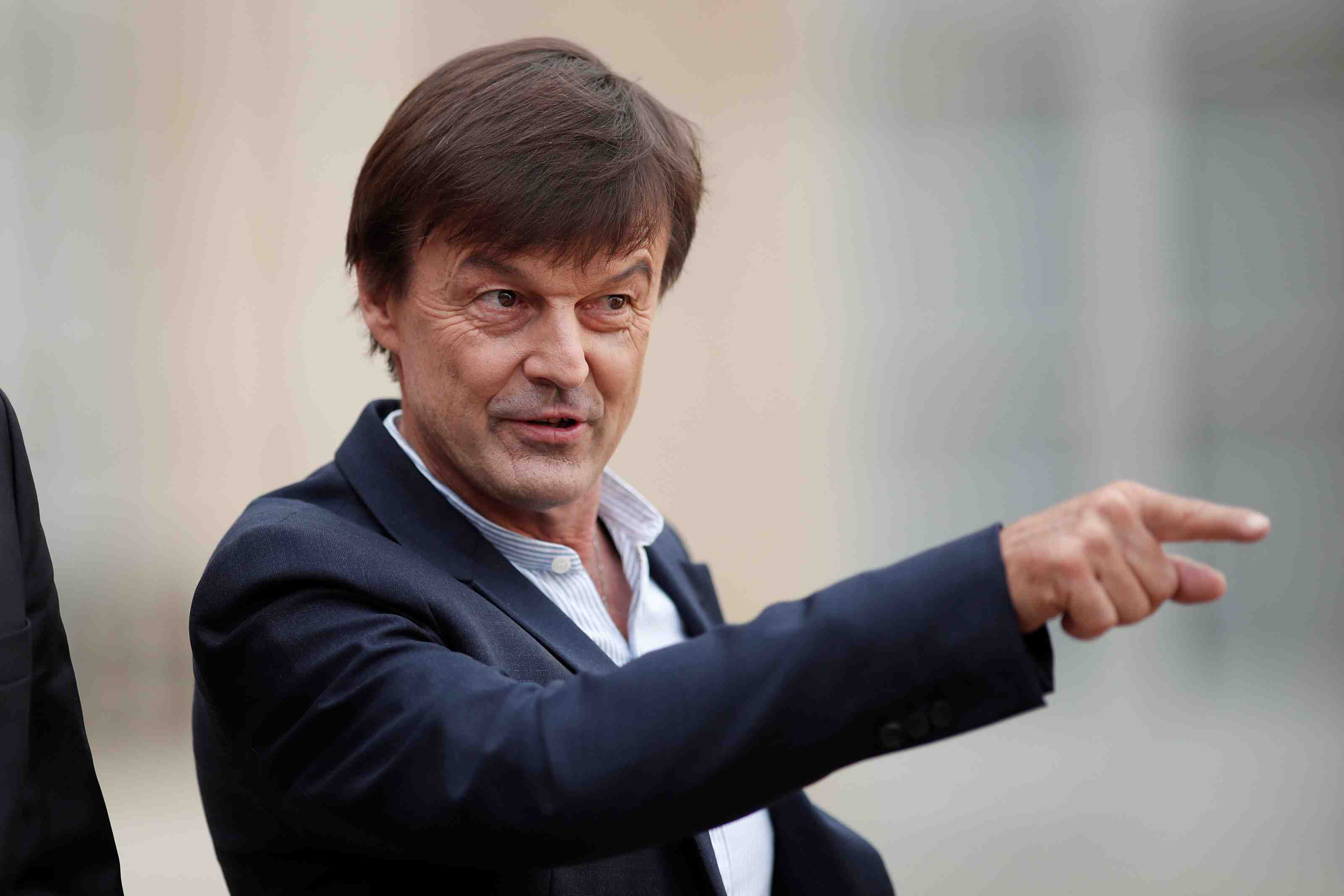 Hulot assure qu'il "ne recule pas" sur le nucleaire
