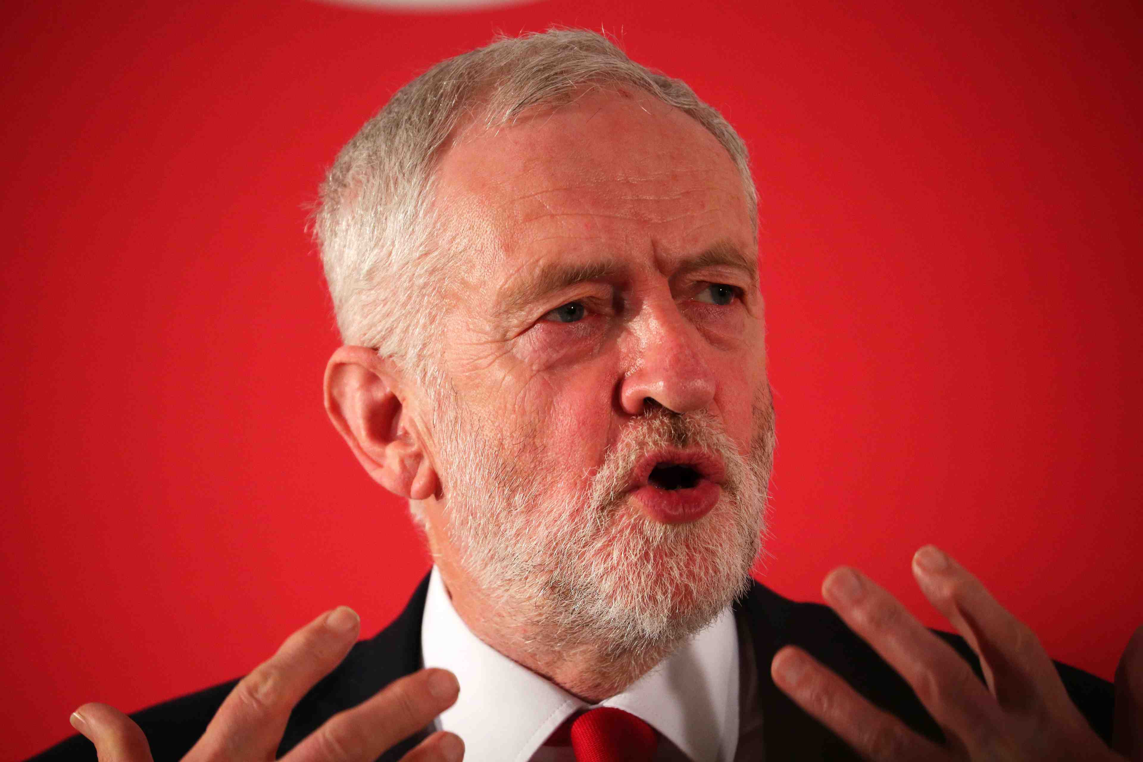 Frappes en syrie: corbyn veut que le parlement de londres soit consulte
