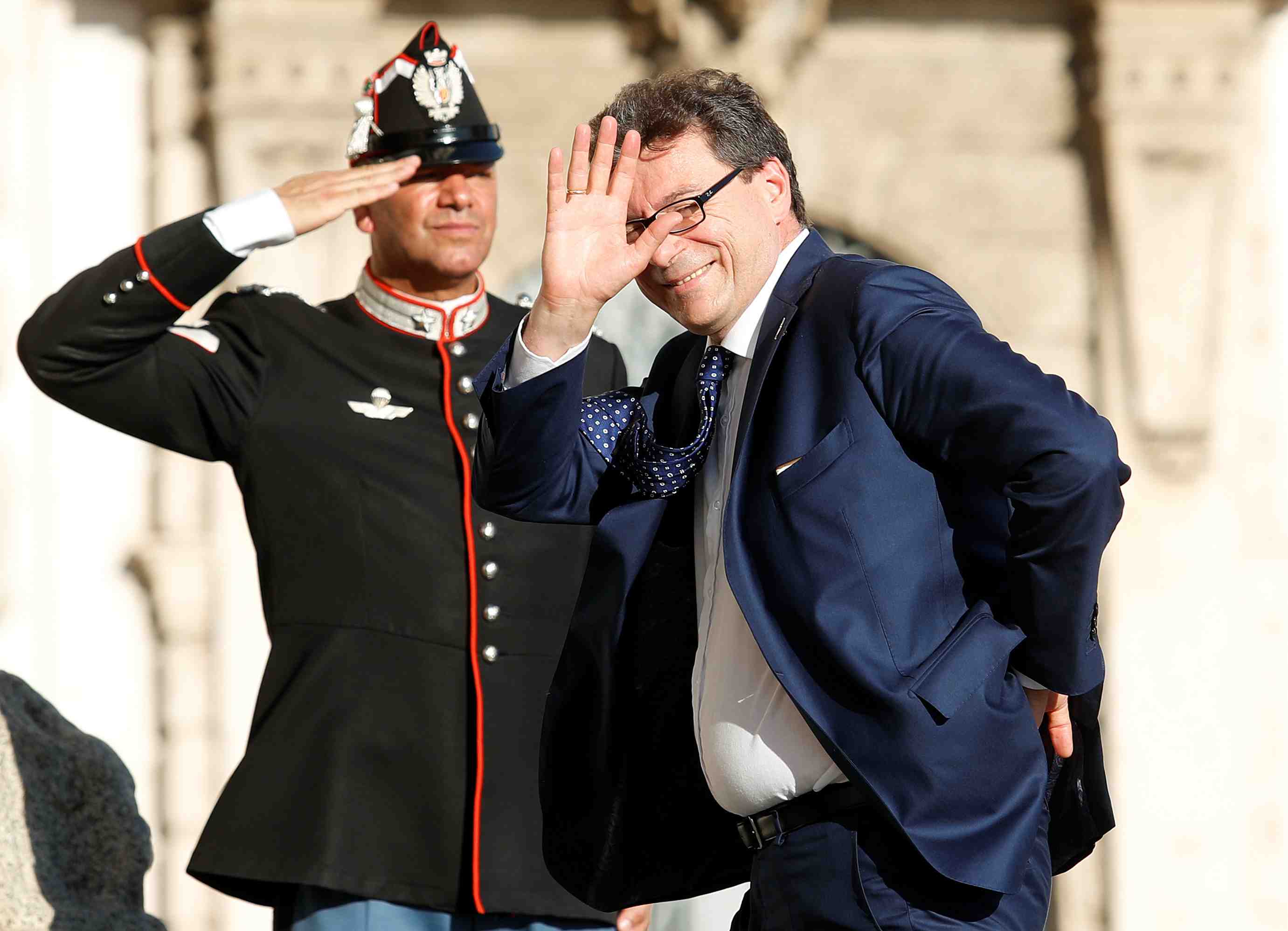 Italie: la hausse des rendements penalise les banques, dit giorgetti