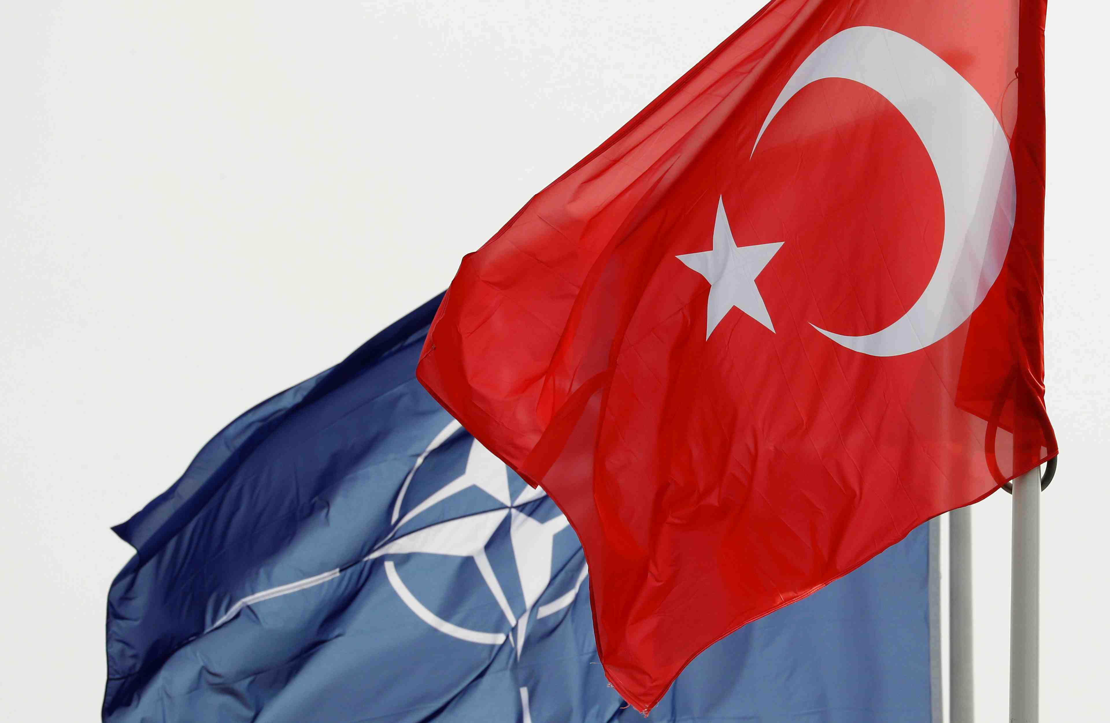 Paris appelle l'otan a reagir face aux actions de la turquie