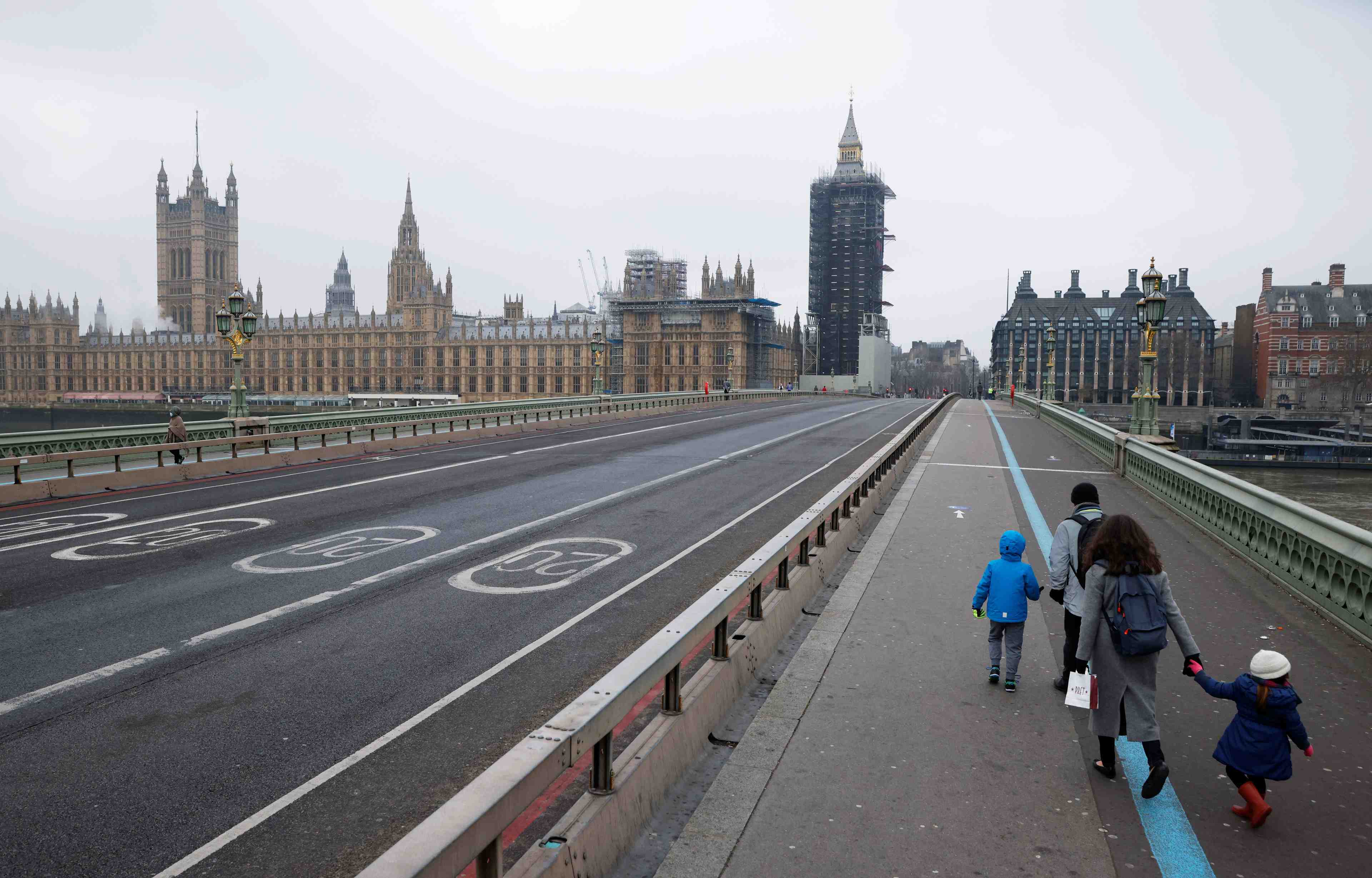 Londres appelle a une treve mondiale pour permettre les vaccinations anti-covid