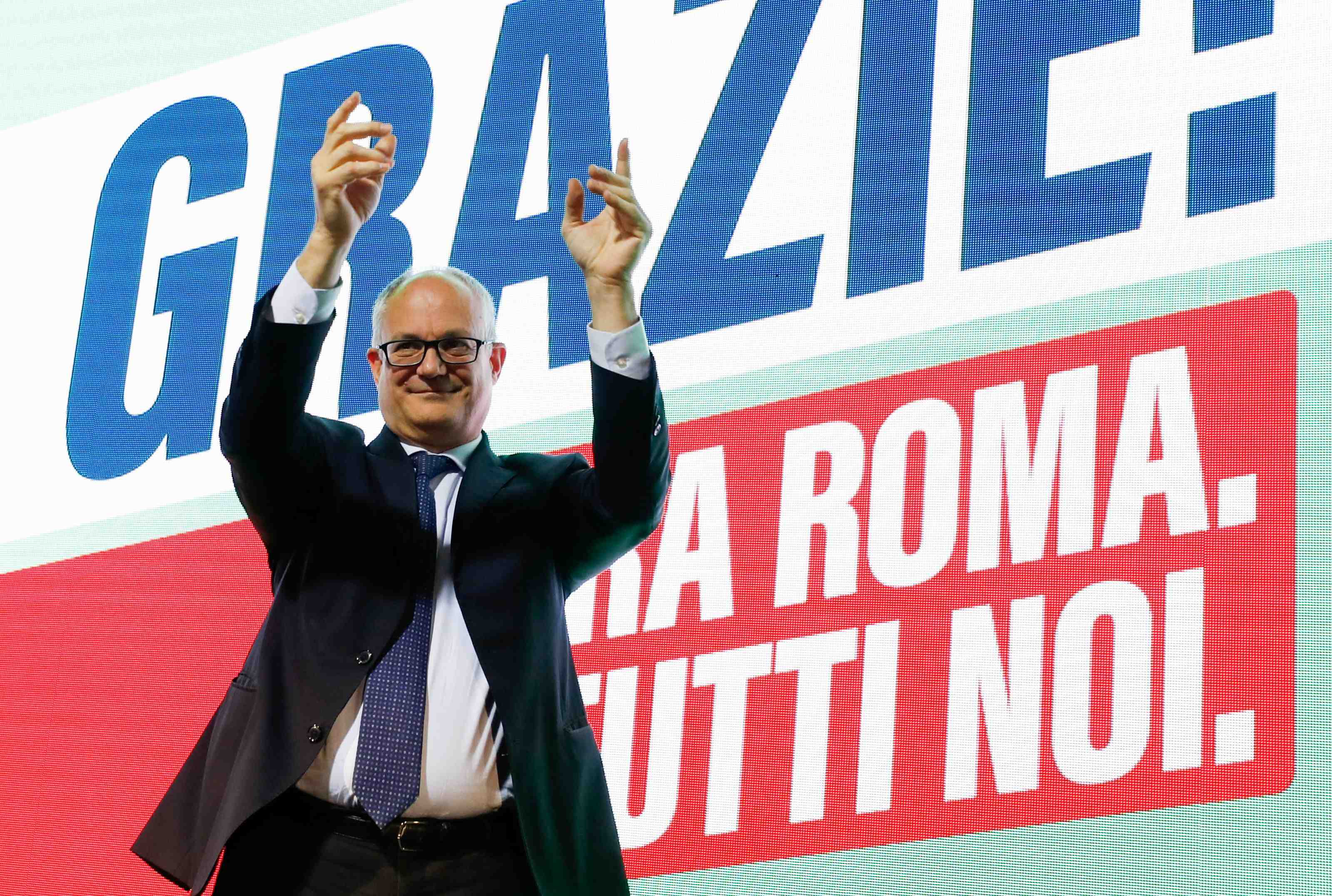 Italie: le centre-gauche en passe de s'imposer lors des municipales, la droite en difficultes
