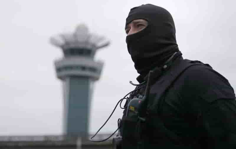 Deux suspects deferes apres l'attaque d'orly