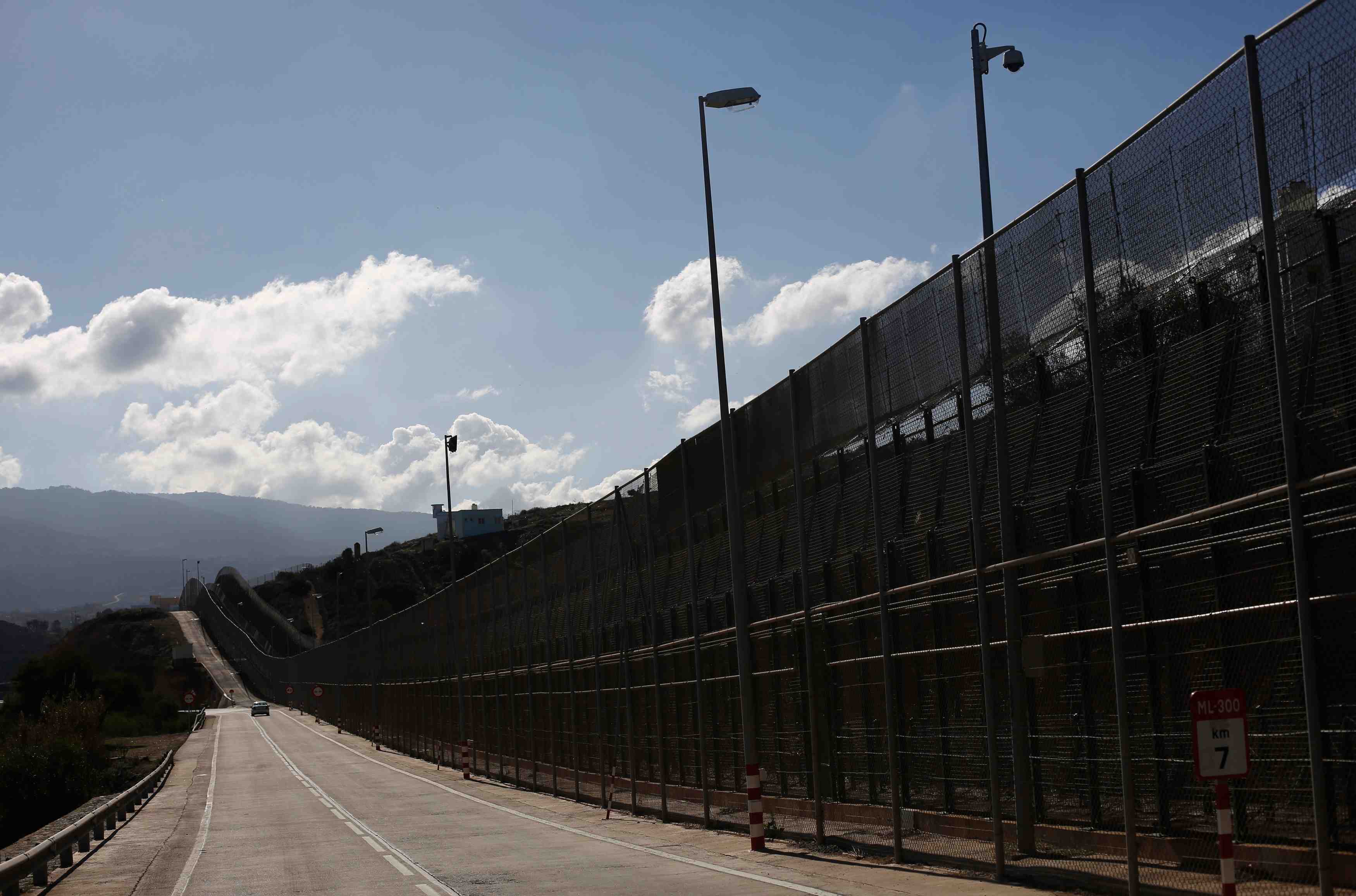 Trois cent migrants envahissent l'enclave de melilla