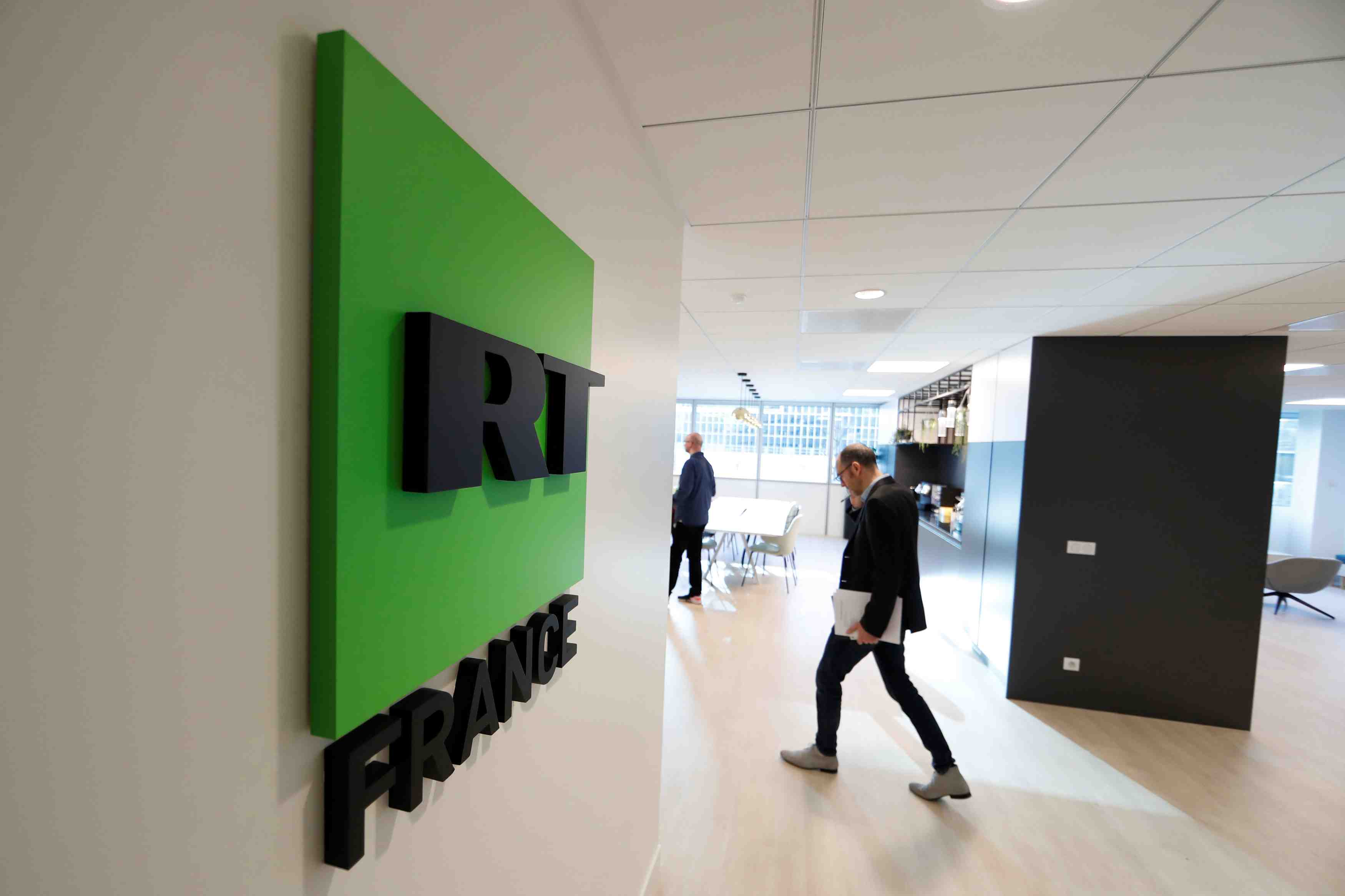 L'elysee se dit prete a accrediter rt france et sputnik