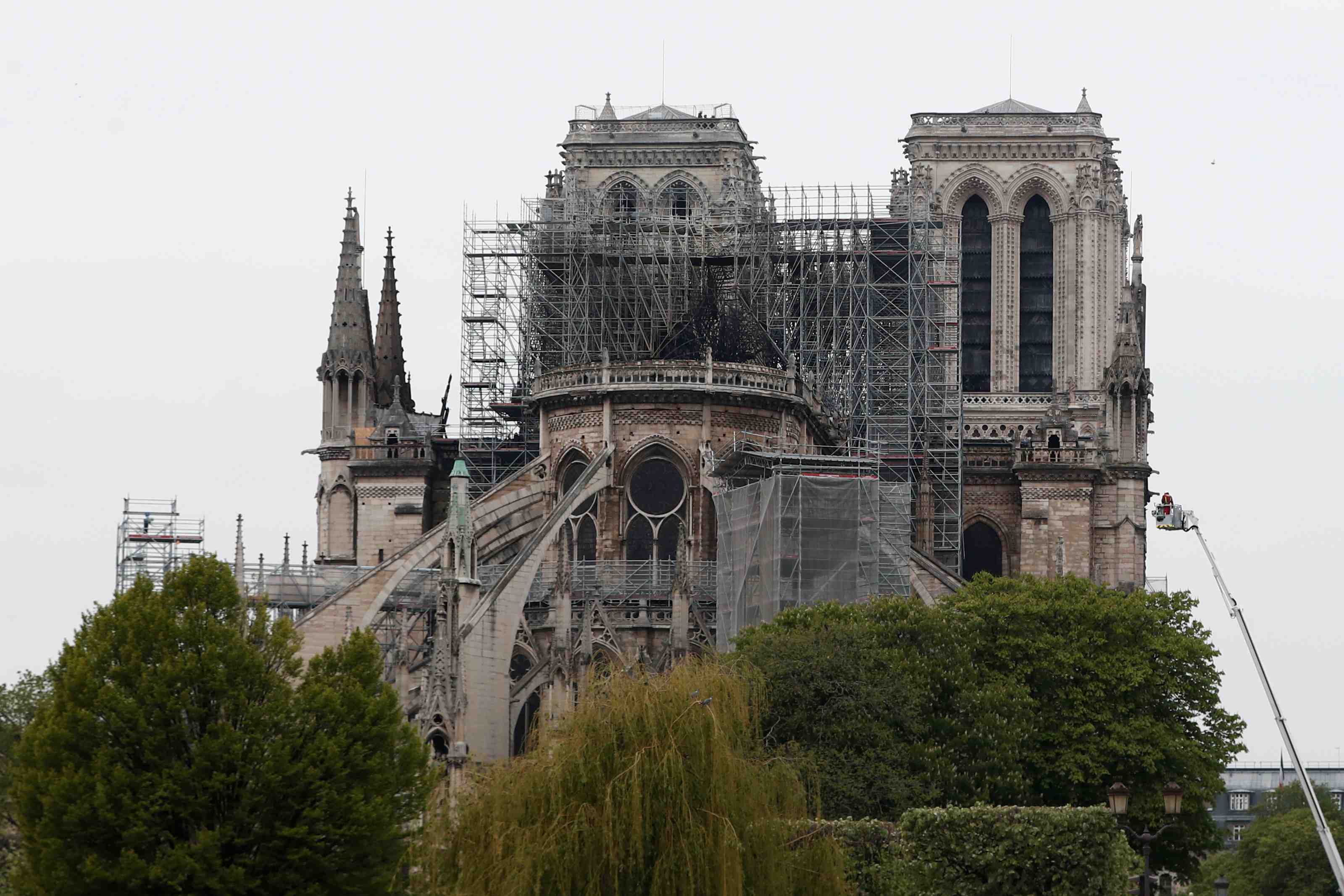 L'incendie de notre-dame maitrise, collecte lancee pour la reconstruction