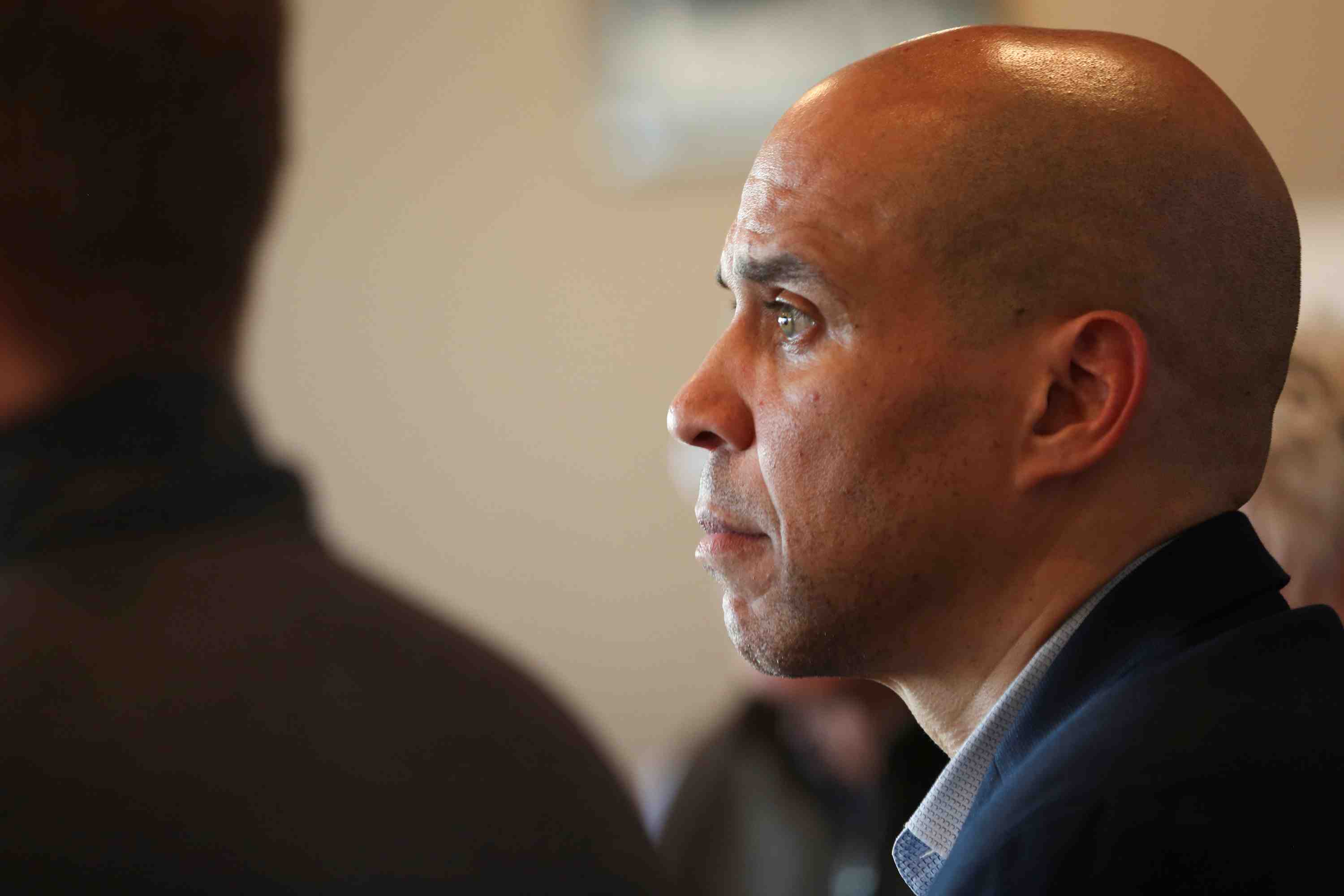 Cory booker apporte son soutien a joe biden