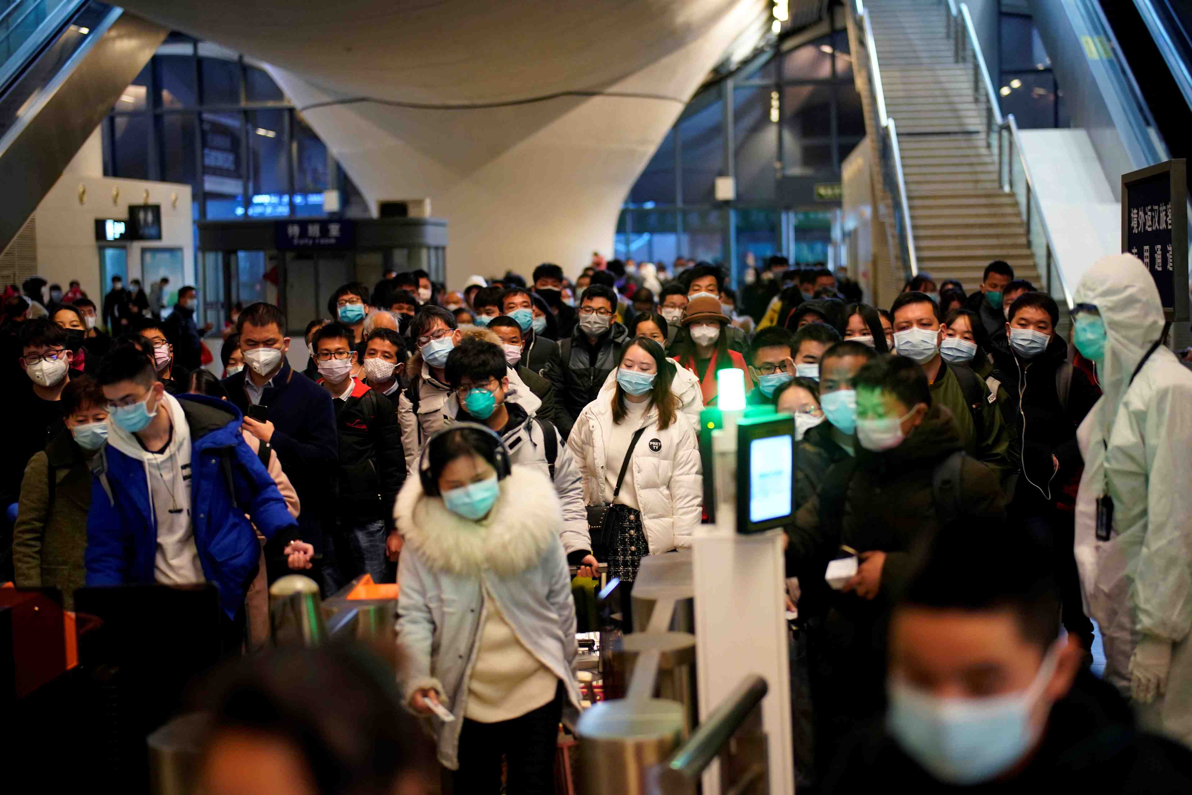 Coronavirus: wuhan, berceau de l'epidemie, sort lentement du confinement