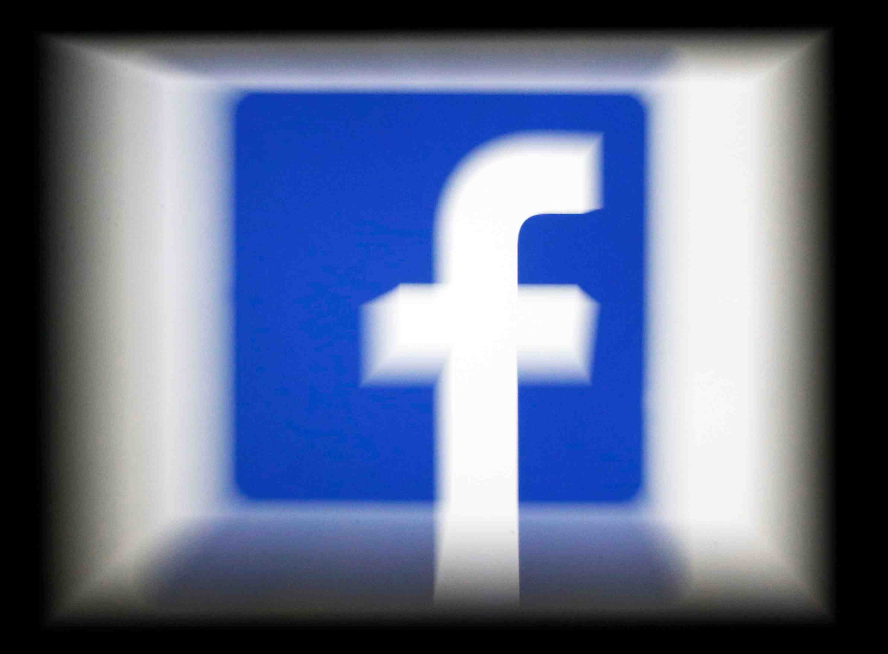 Facebook interdit a un comite pro-trump de faire de la publicite