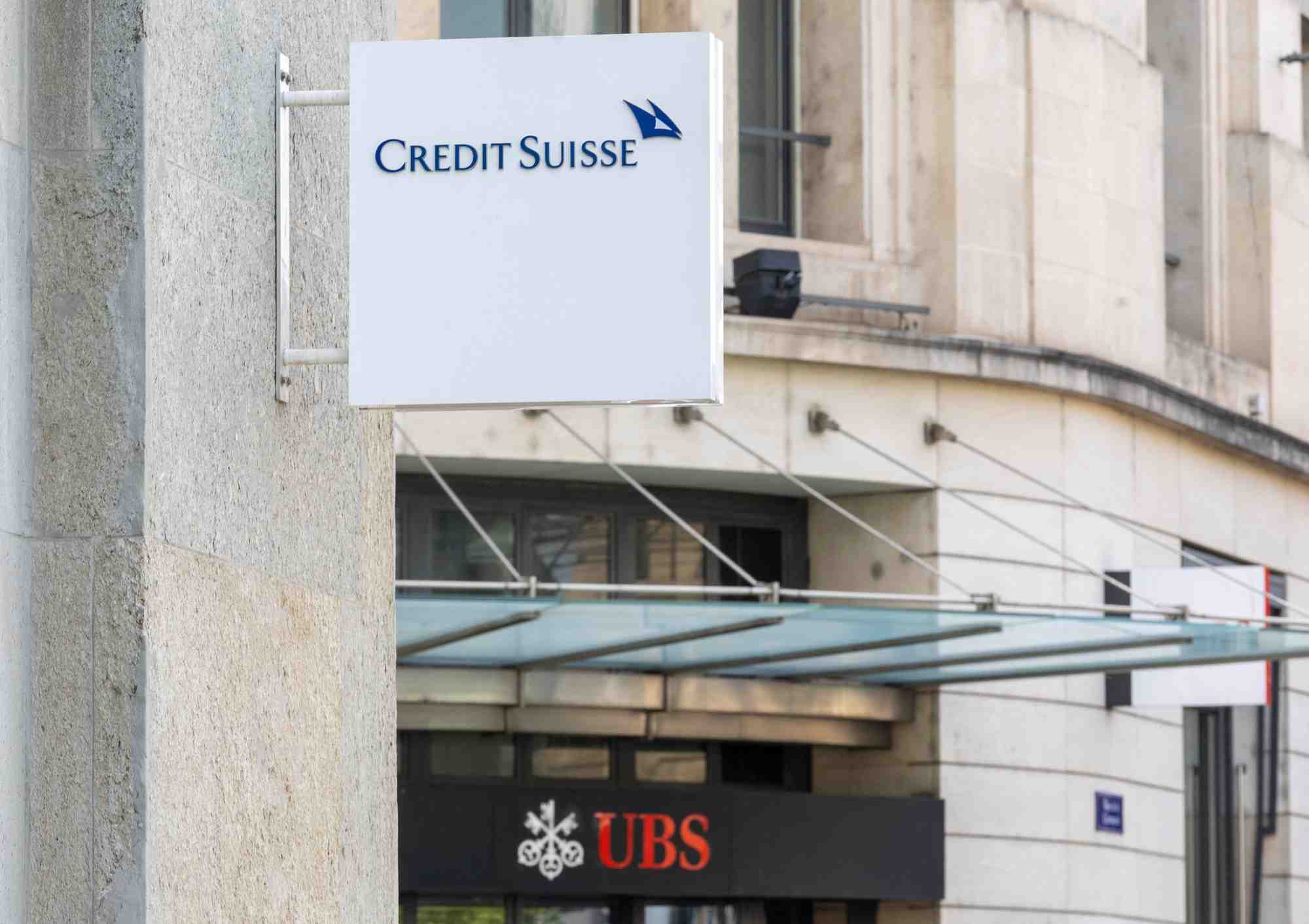 Photo du logo de credit suisse et d'ubs a geneve