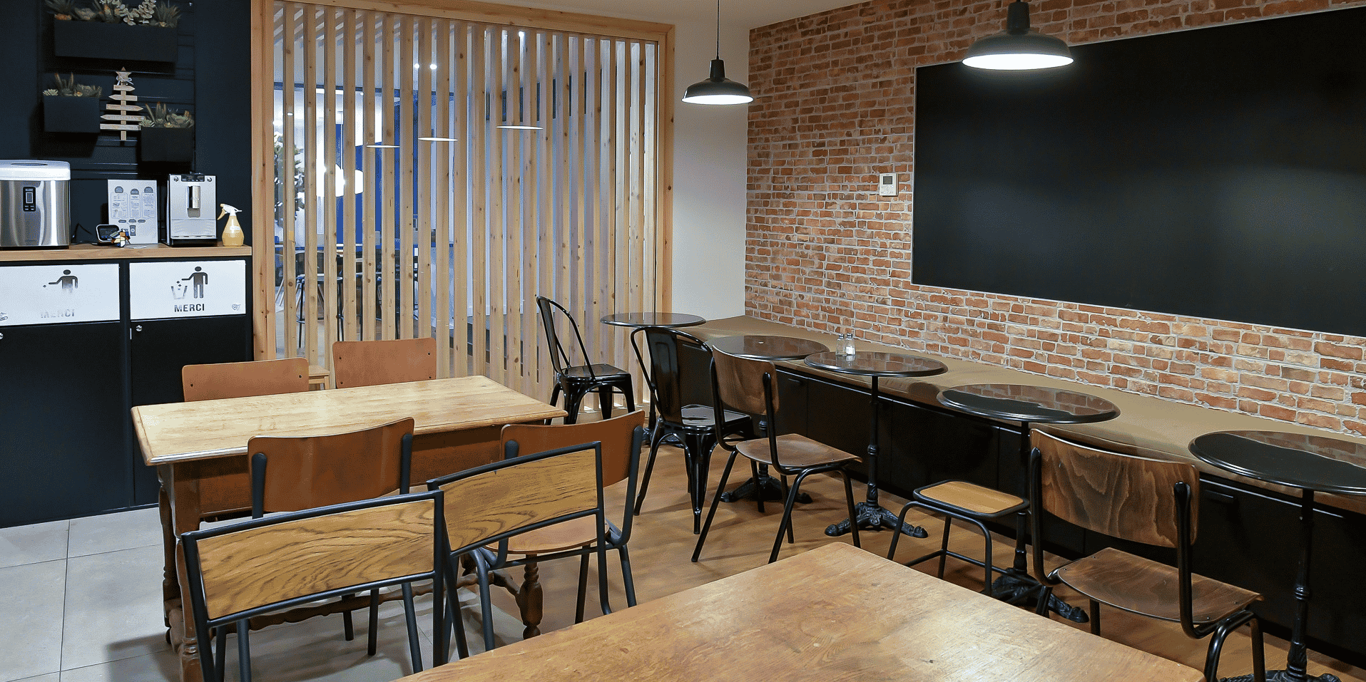 Les espaces collaboratifs ou de détentes sont de plus en plus valorisés, comme ici chez BeTomorrow à Bordeaux, pour compenser la montée en puissance du télétravail et du flex office.