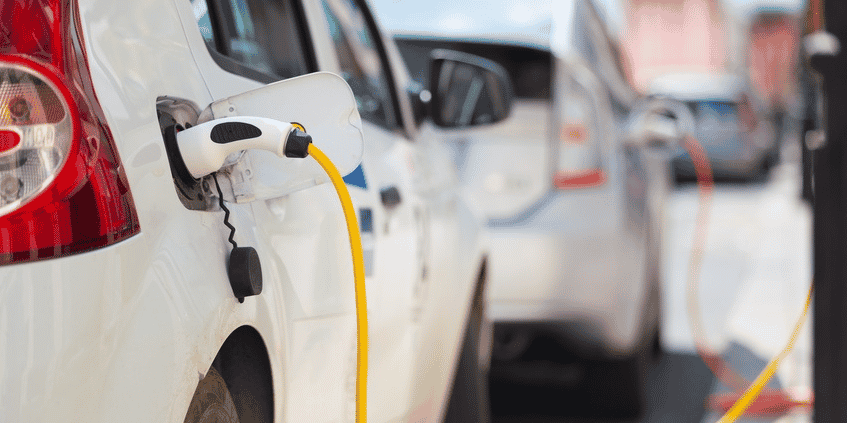 Sur les dix premiers mois de l'année, l'électrique dépasse pour la première fois le diesel sur le marché européen (14% des ventes pour l’électrique contre 12% pour le diesel).