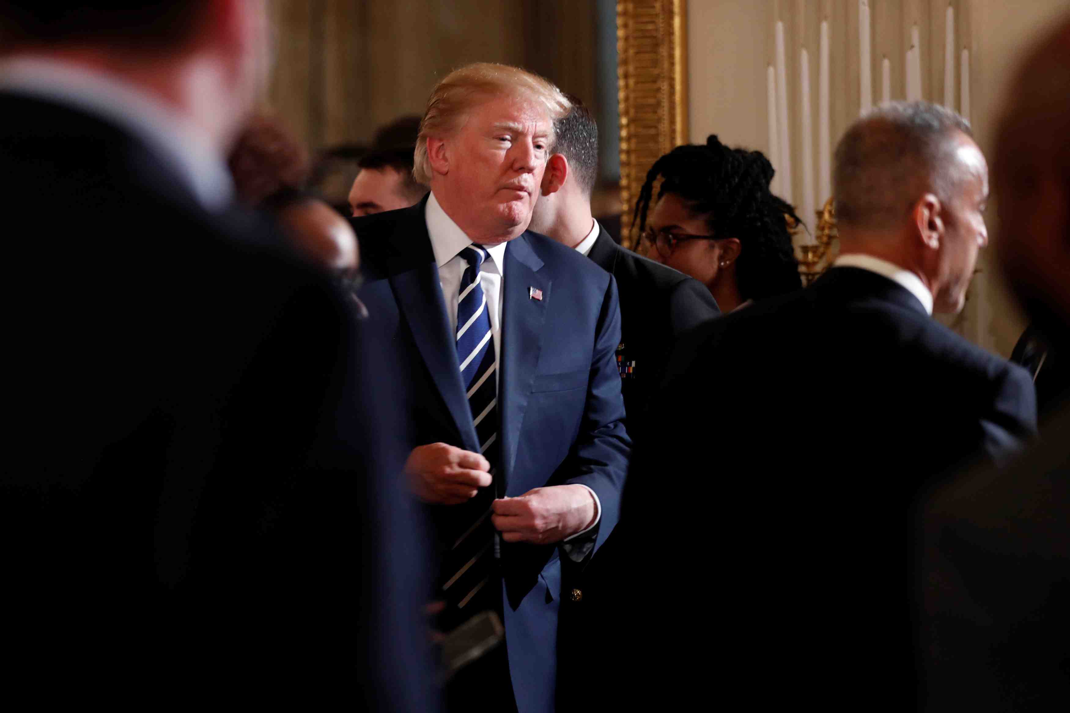 Face aux tueries, trump propose d'armer les "meilleurs" enseignants