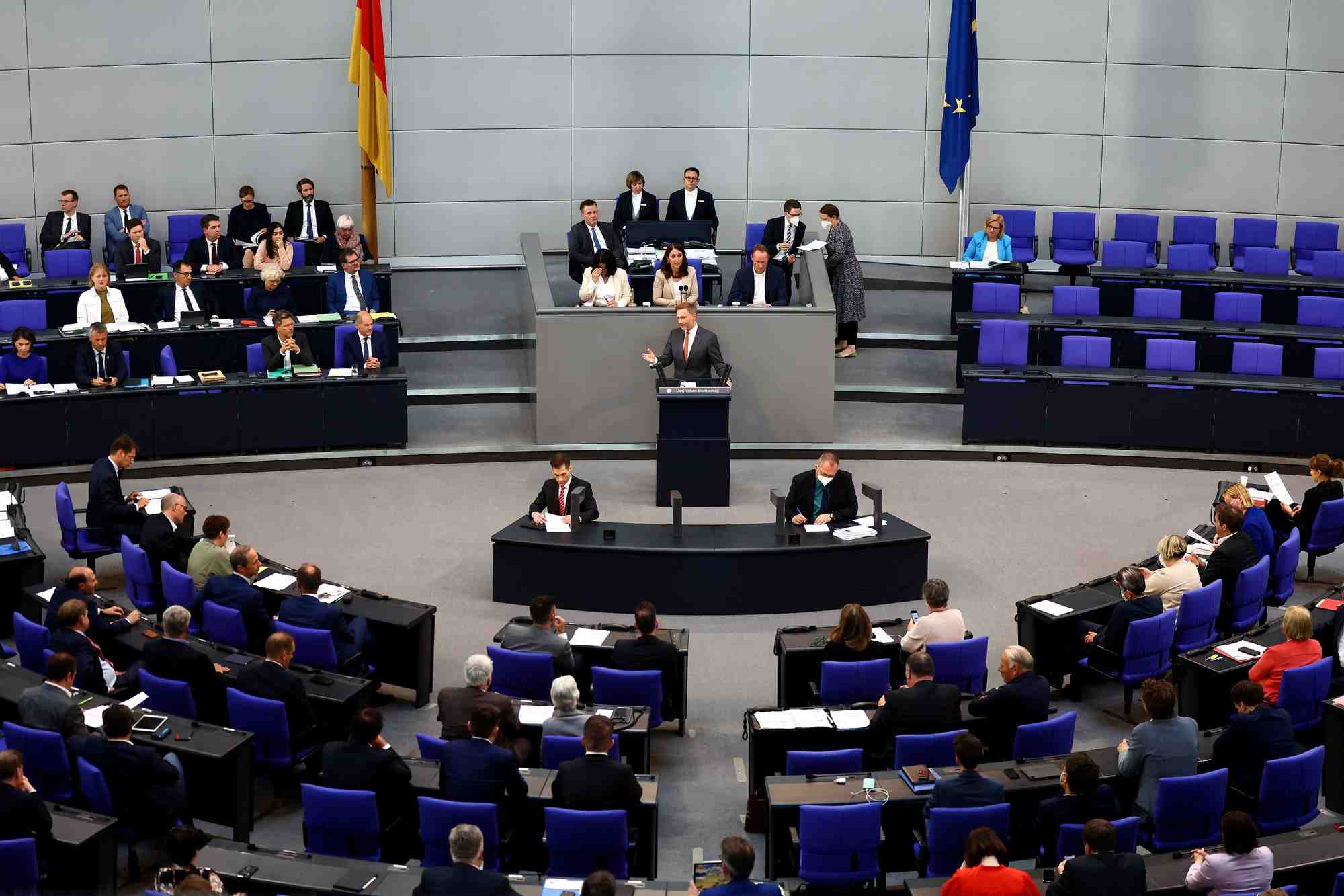 Allemagne: les deputes approuvent la "refondation" militaire de 100 milliards d'euros
