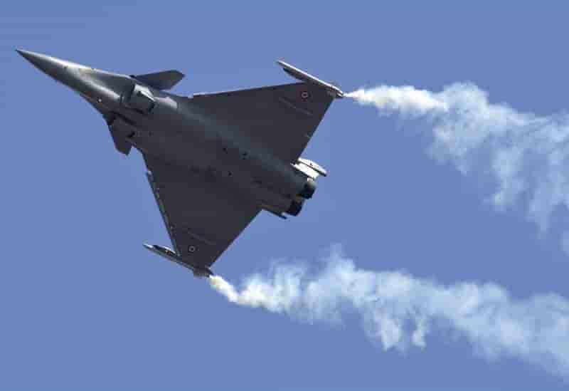Le drian confirme des discussions avec l'egypte sur le rafale