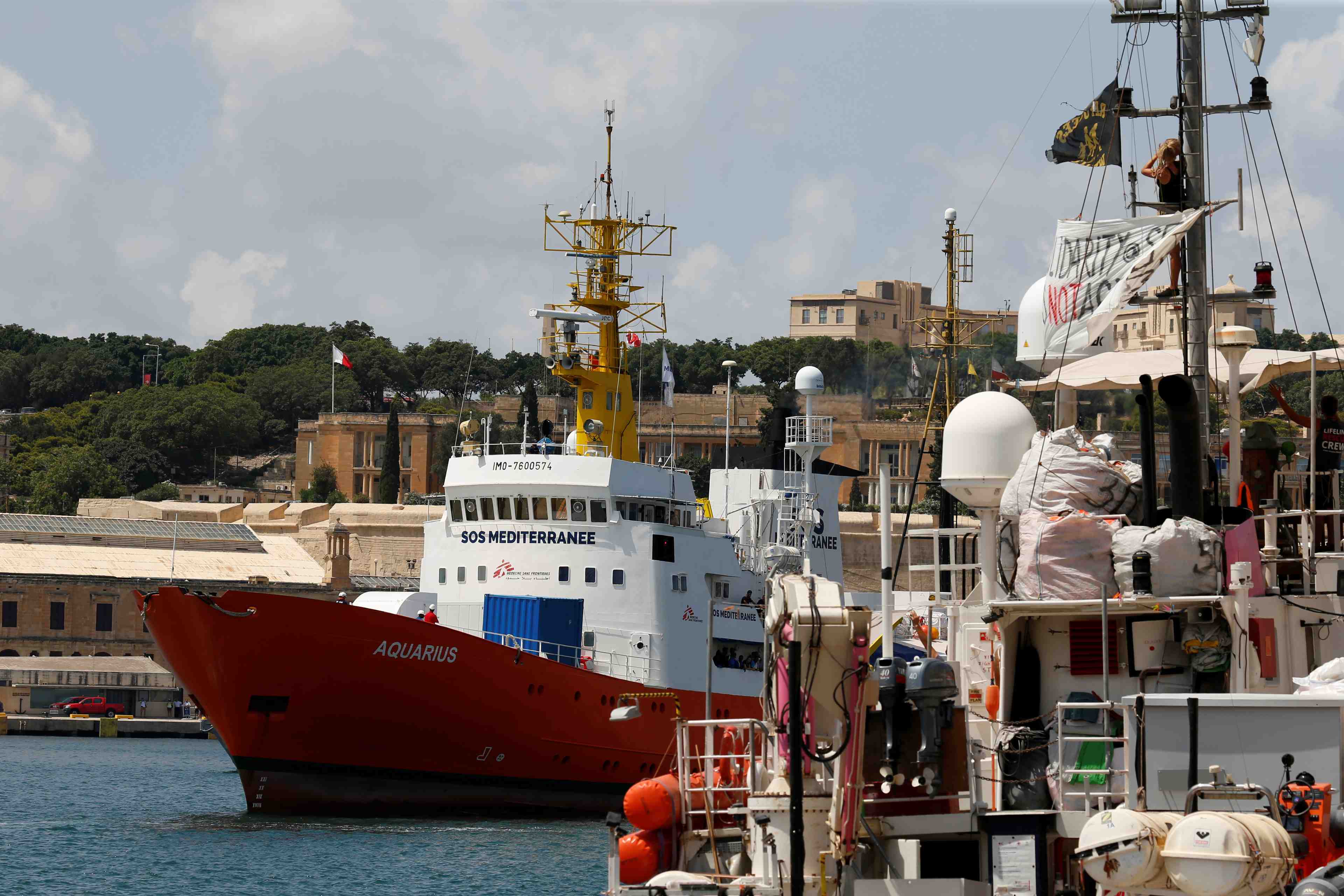 Le panama retire son pavillon au navire humanitaire l'aquarius