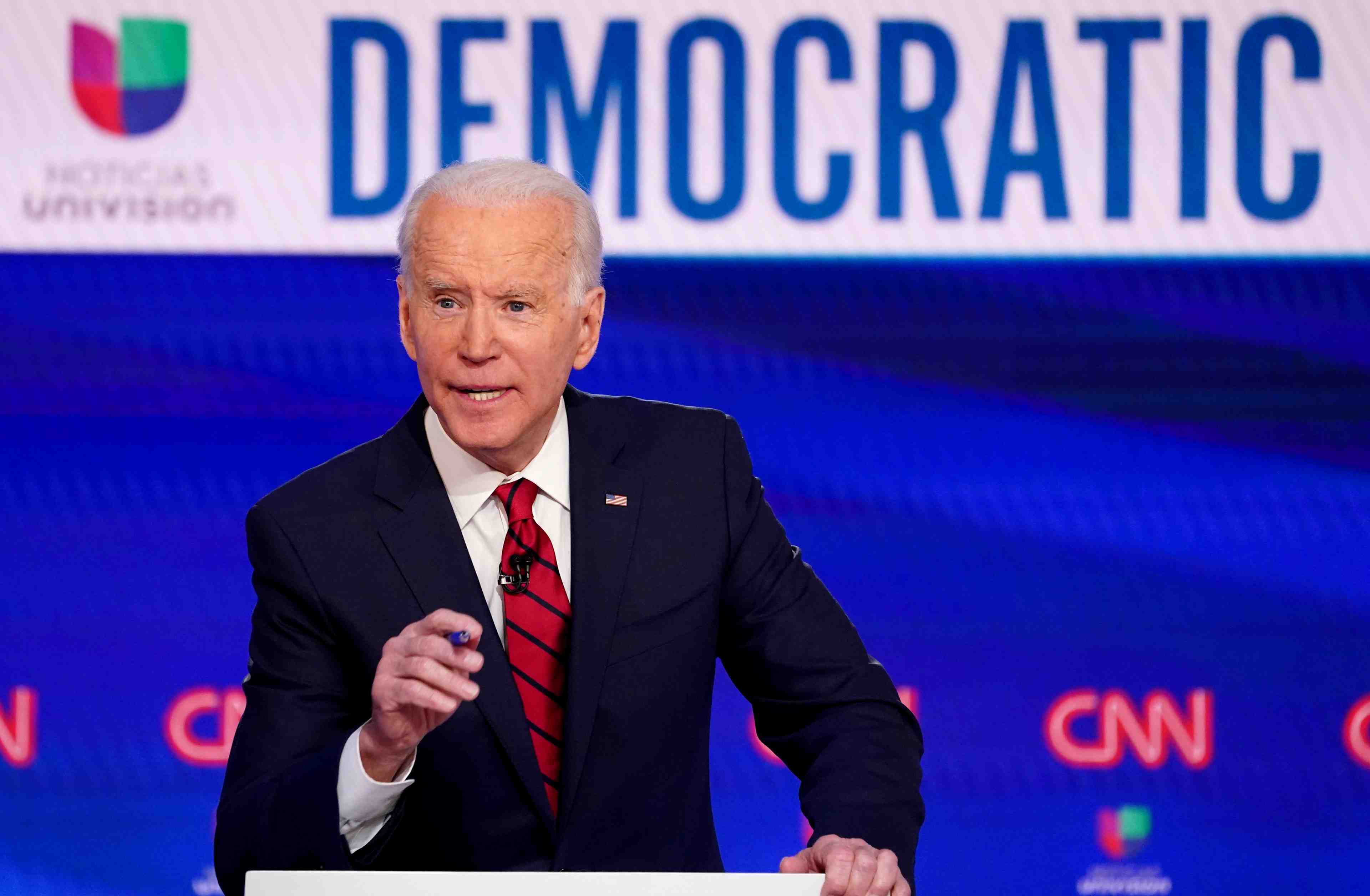 Usa 2020: la campagne de joe biden s'intensifie, collecte de fonds record en mars
