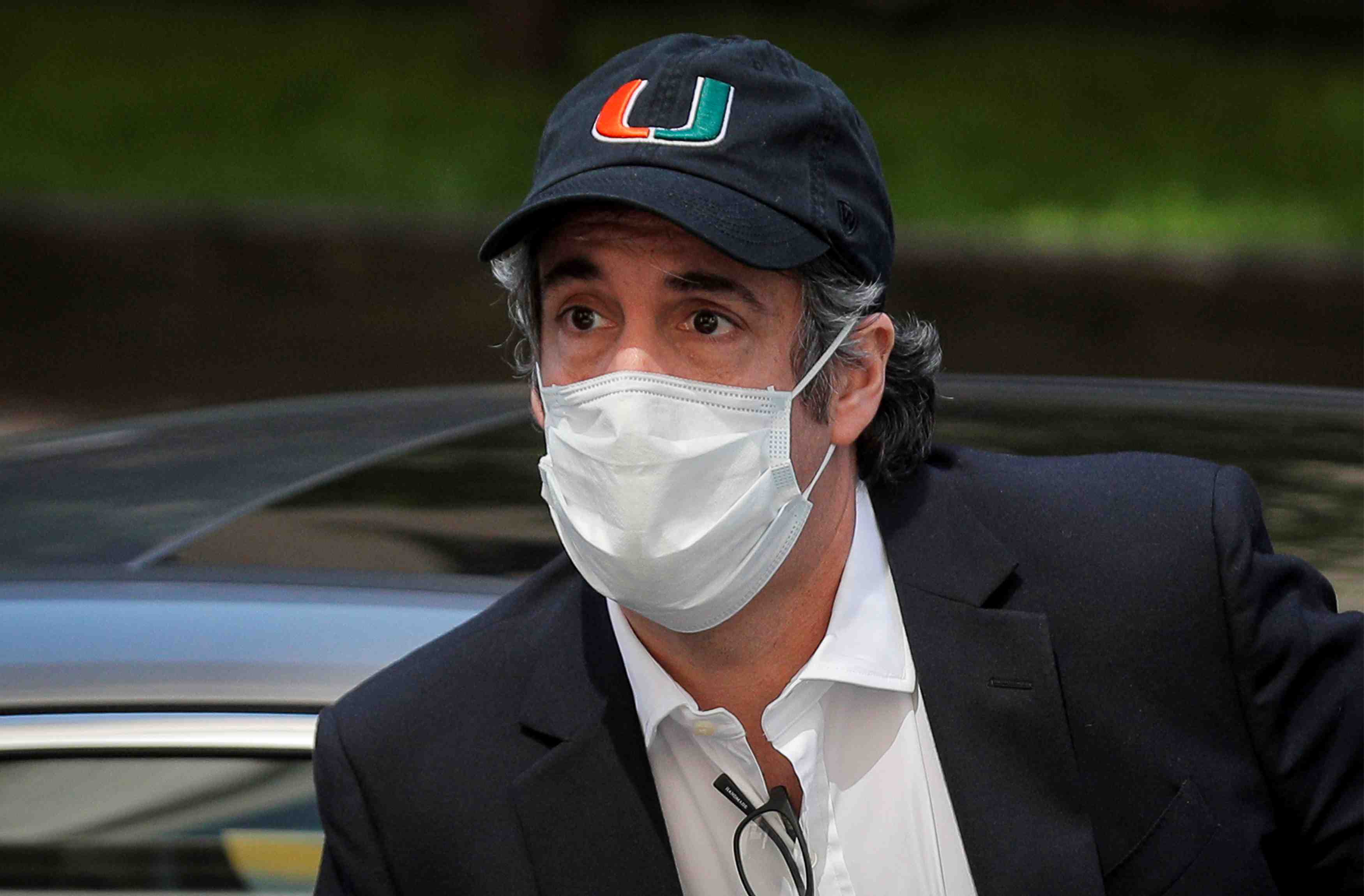 Cohen, ancien avocat de trump, libere de prison et assigne a domicile