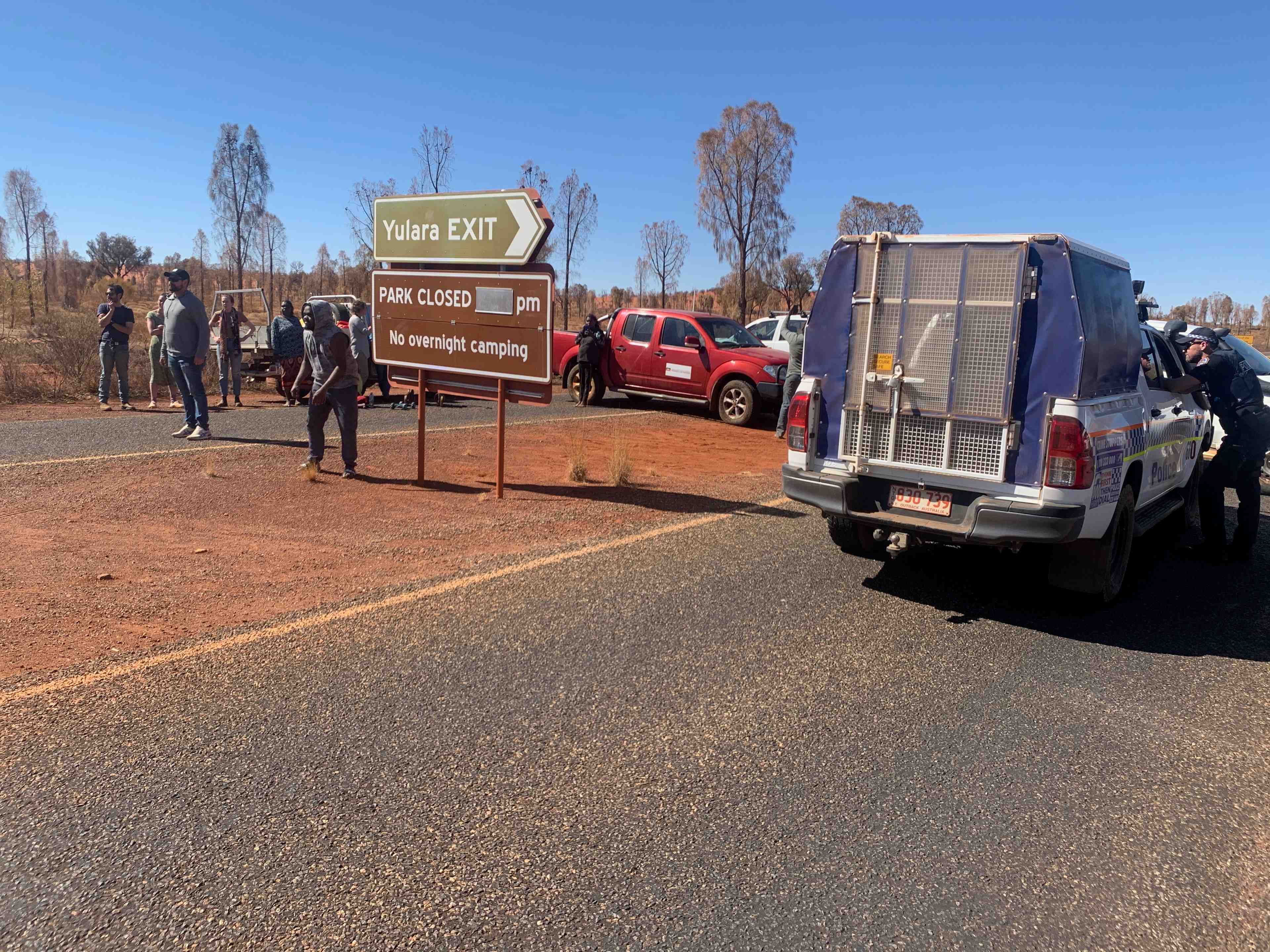 Coronavirus: en australie, l'acces au site d'uluru ferme par precaution