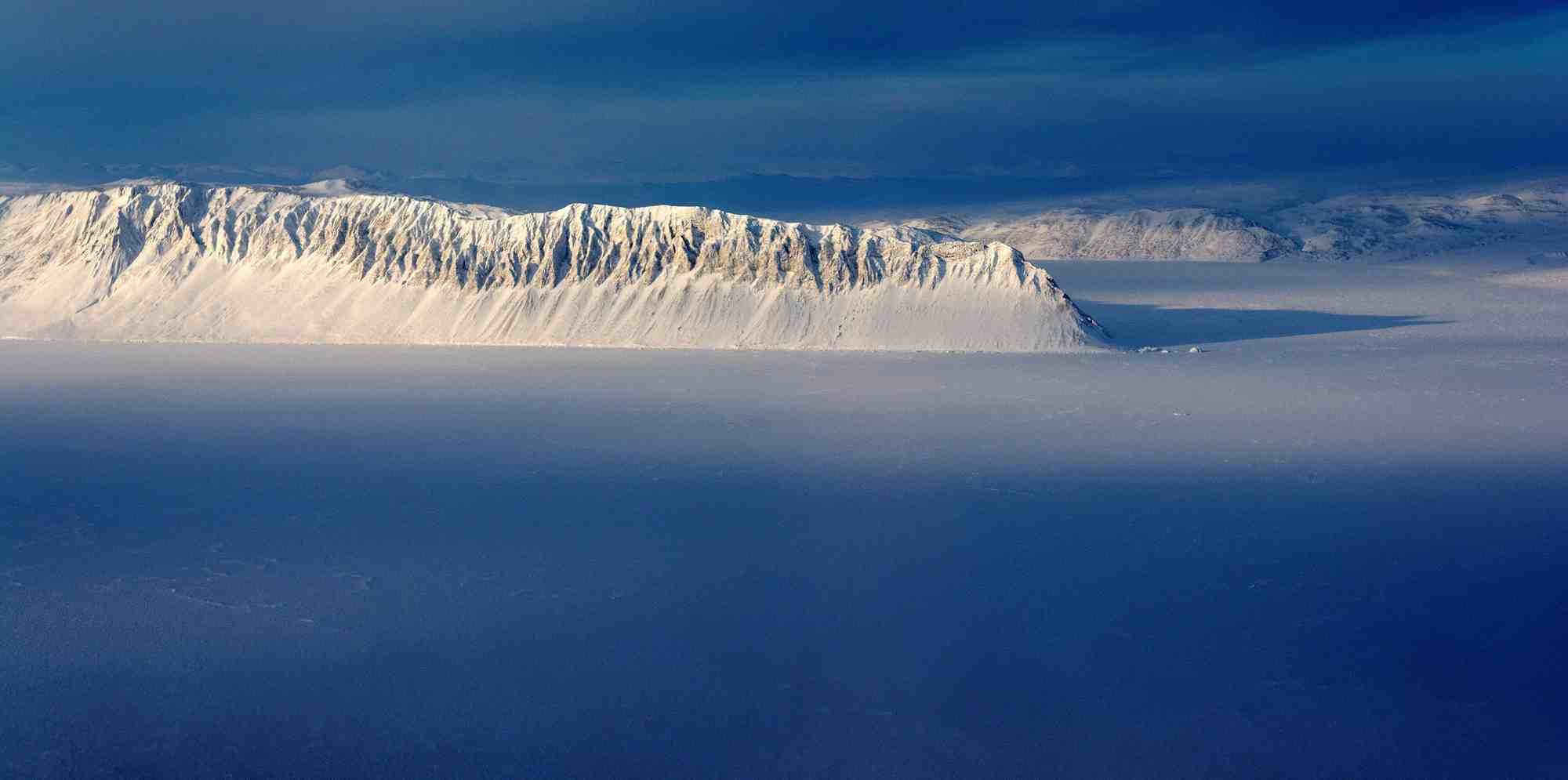 Effondrement de la derniere plate-forme glaciaire de l'arctique canadien