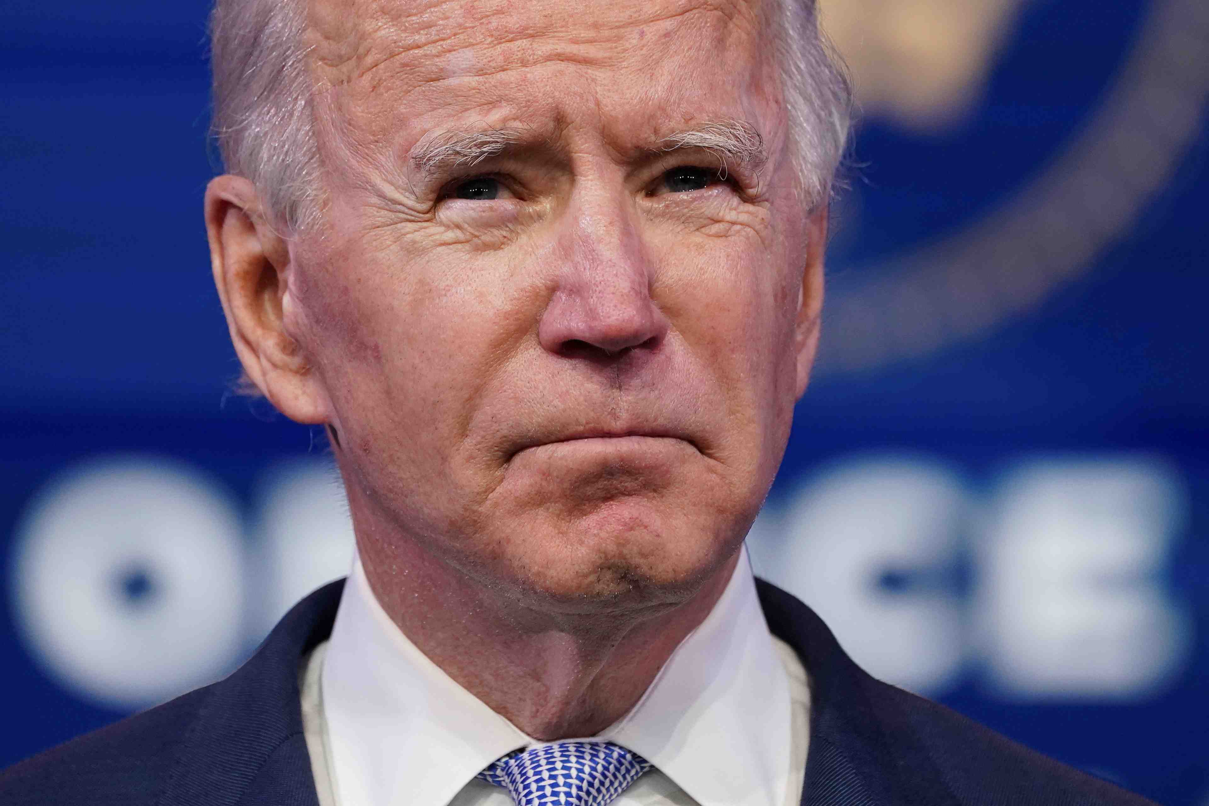 Biden condamne une "insurrection" a washington