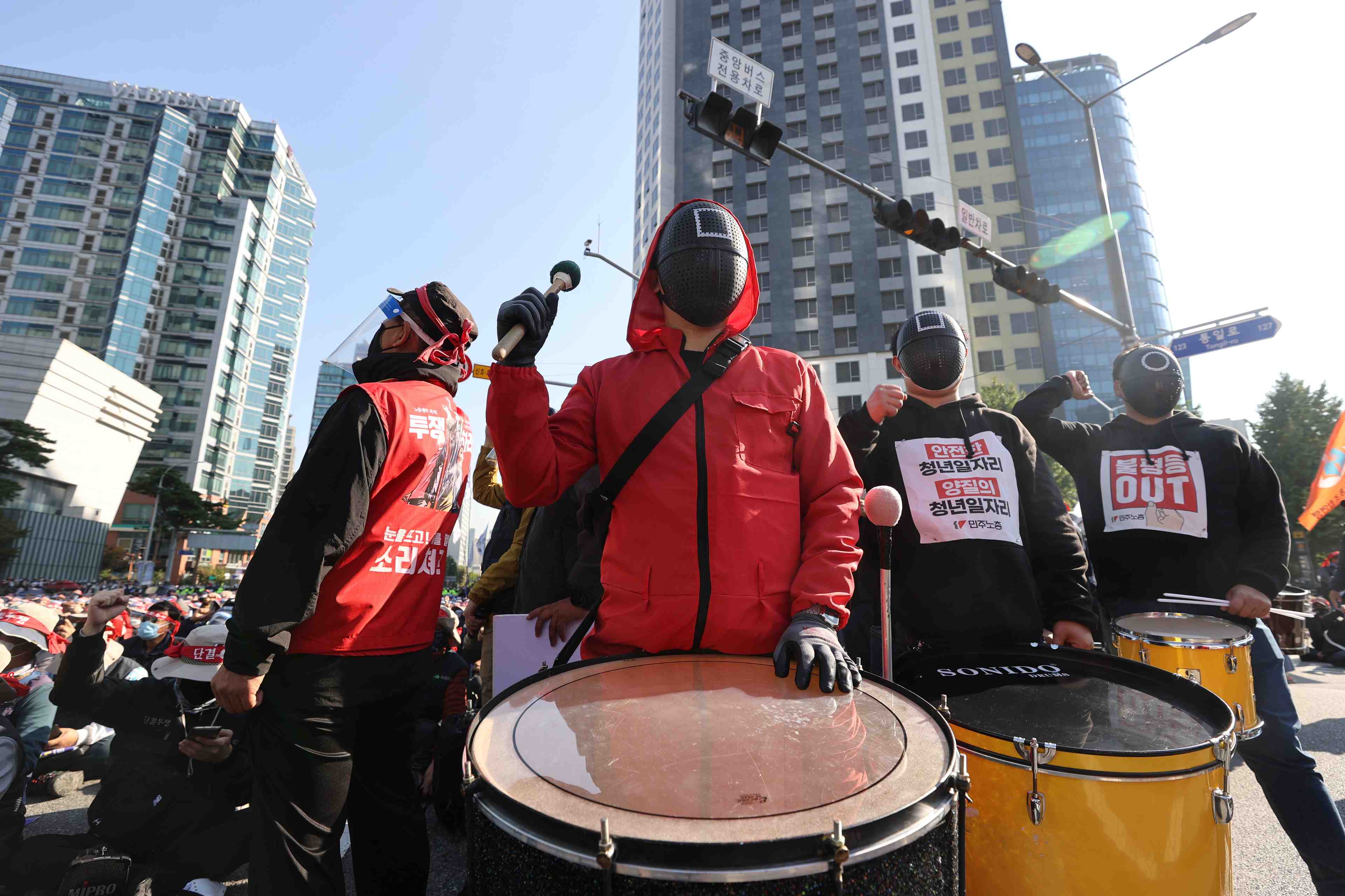 Coree du sud: la serie squid game inspire les manifestants a seoul