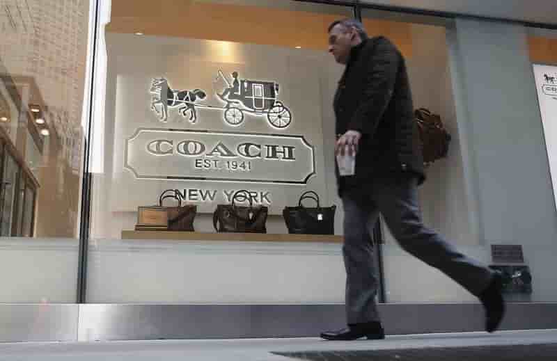 Coach rachete le chausseur de luxe stuart weizman