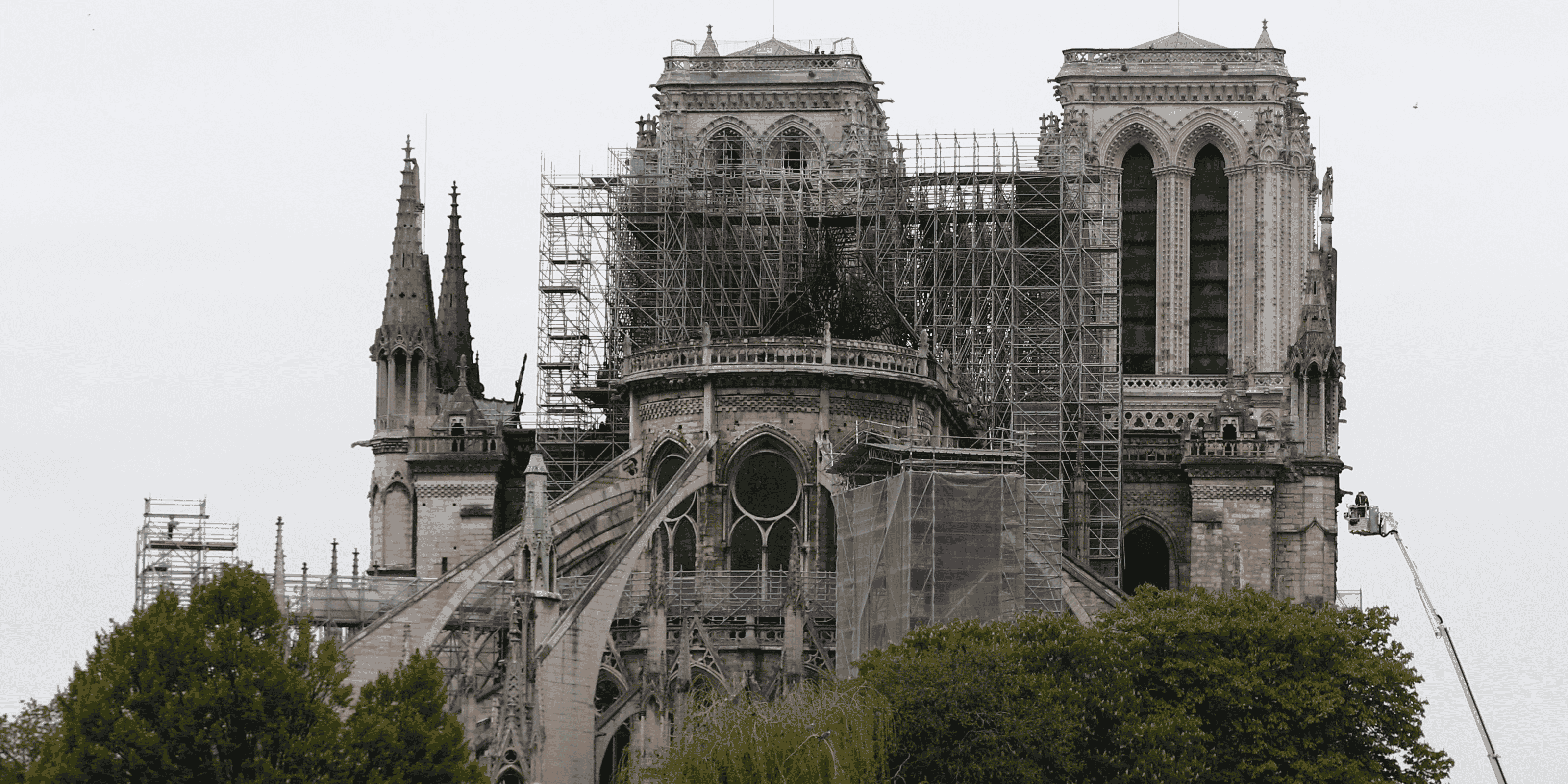 L'incendie de notre-dame maitrise, collecte lancee pour la reconstruction