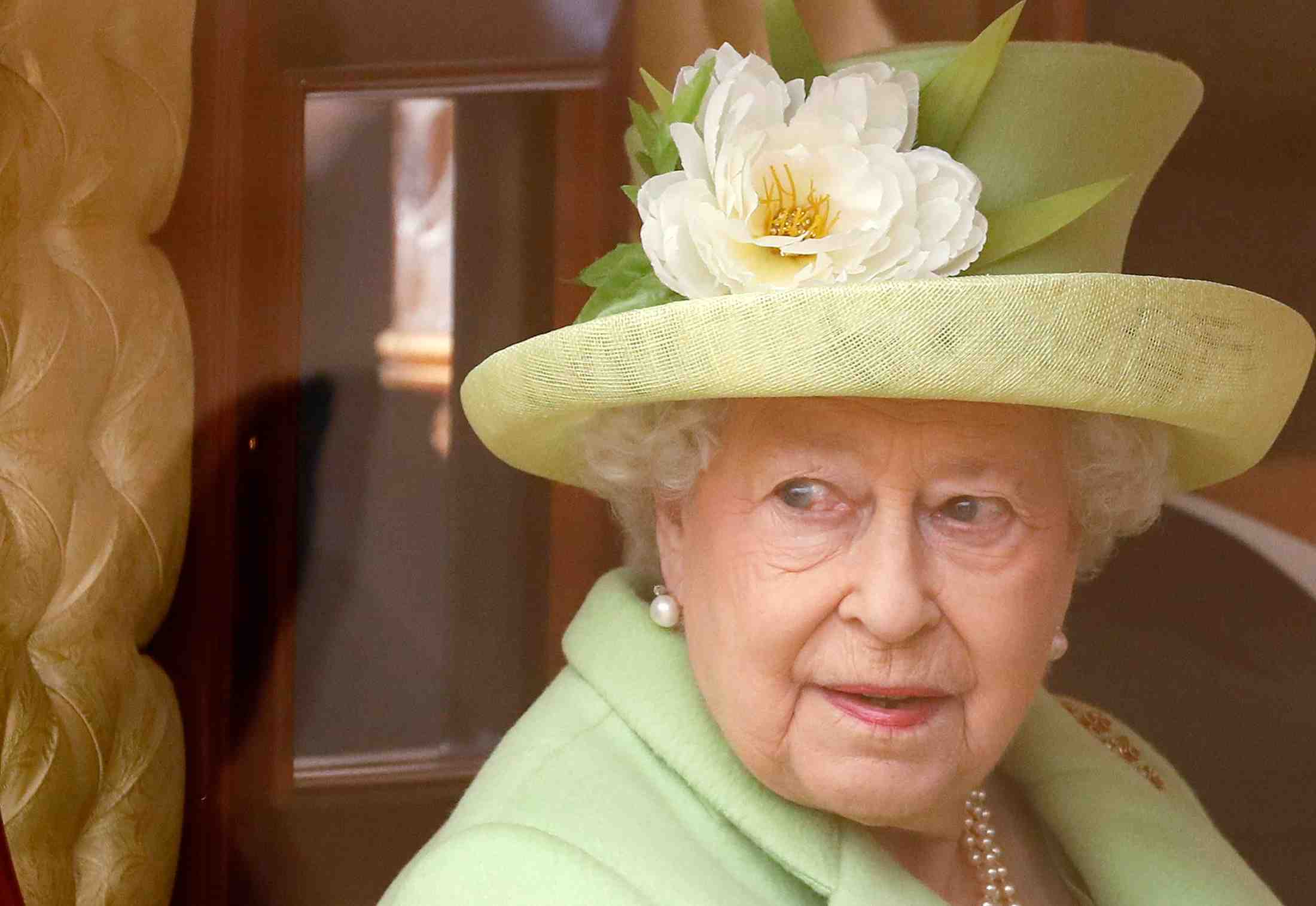 Grande-bretagne: elisabeth ii peut-etre invitee a suspendre le parlement