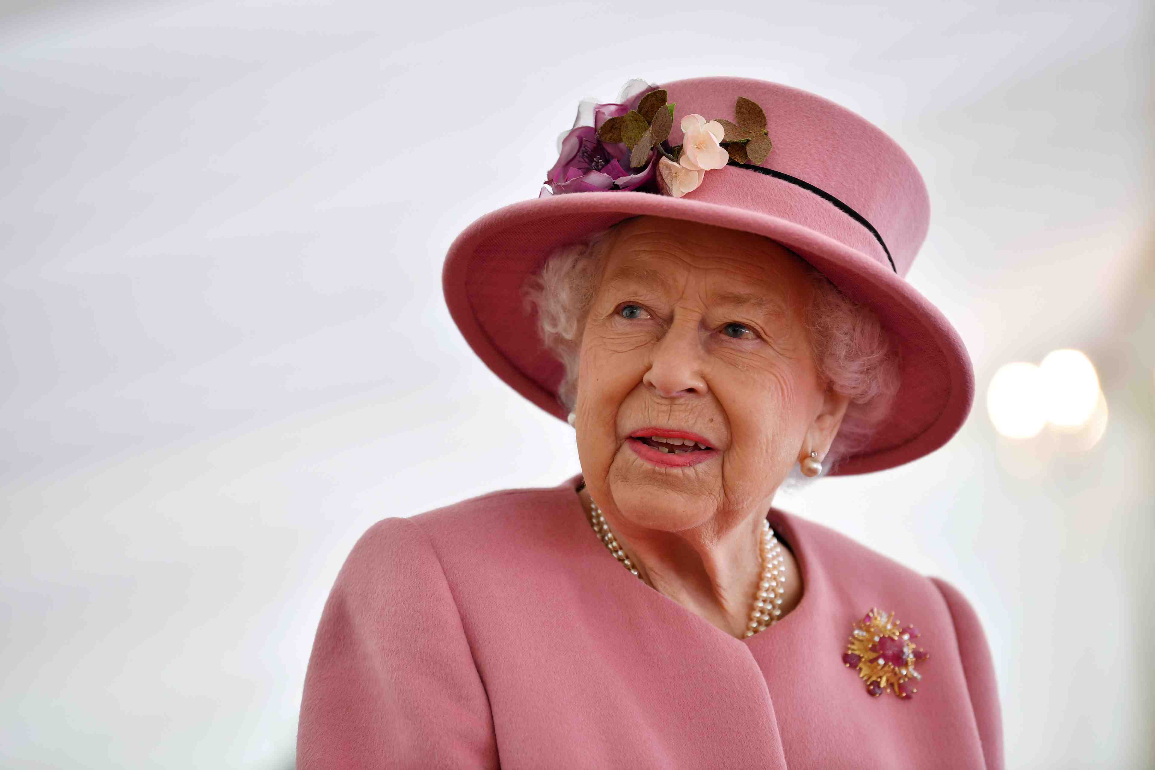 Gb: la reine elizabeth et son mari ont ete vaccines contre le covid-19