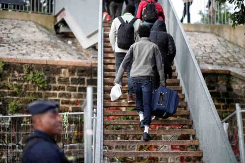 Les associations critiquent la politique de retention des migrants