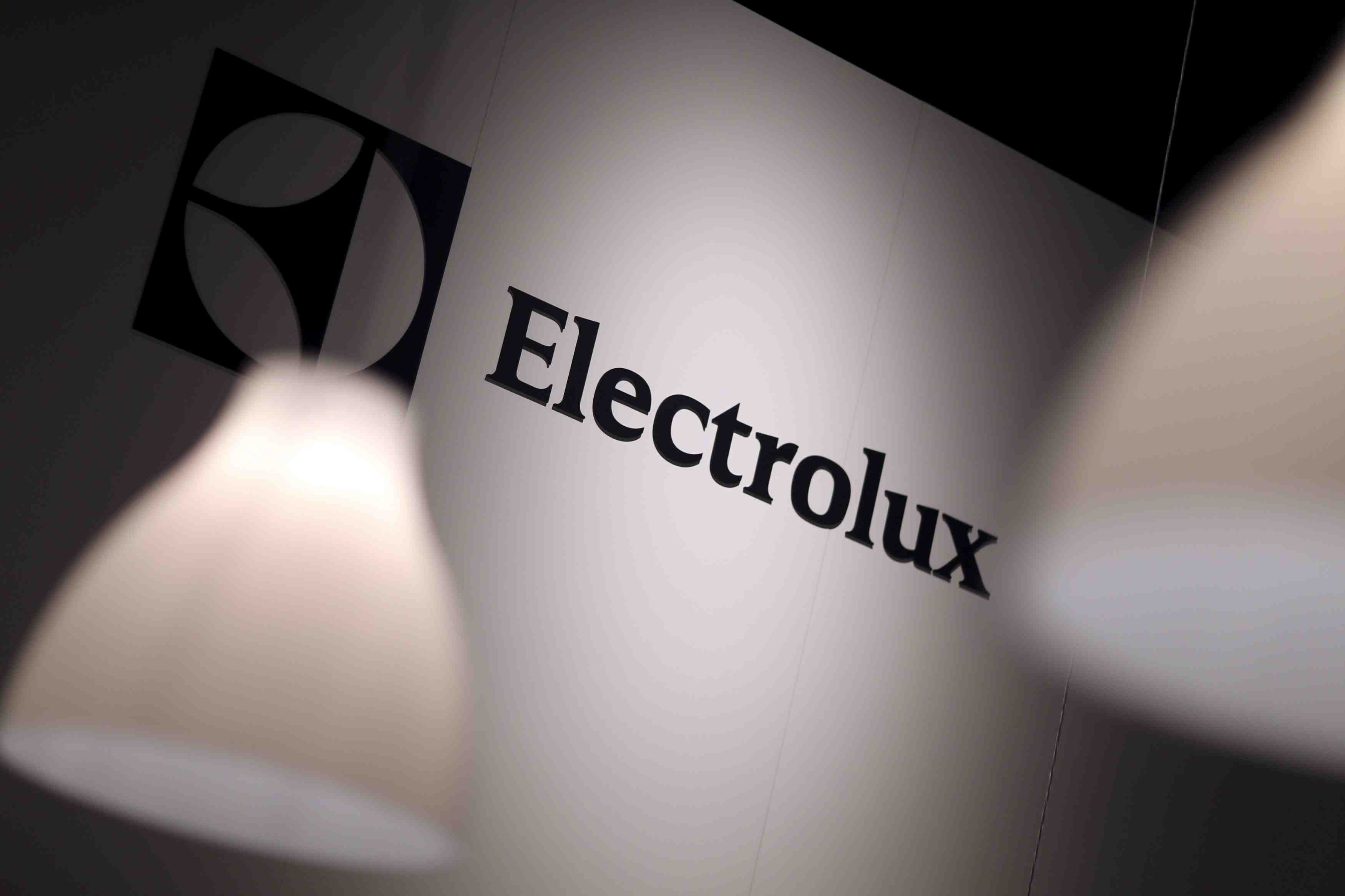 Electrolux plombe par la penurie de puces au troisieme trimestre, avertit pour 2022