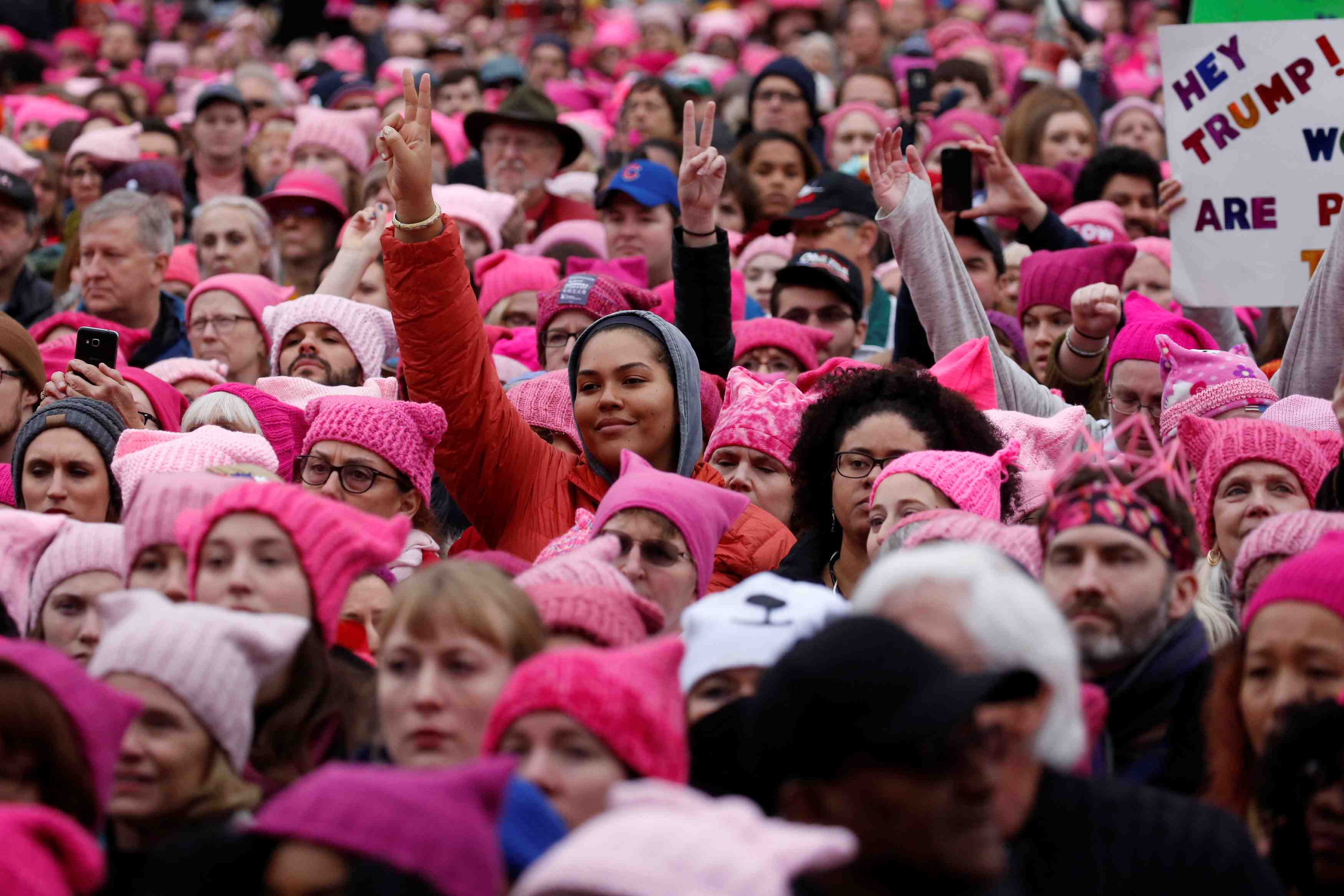 Les femmes en marche contre le sexisme de trump