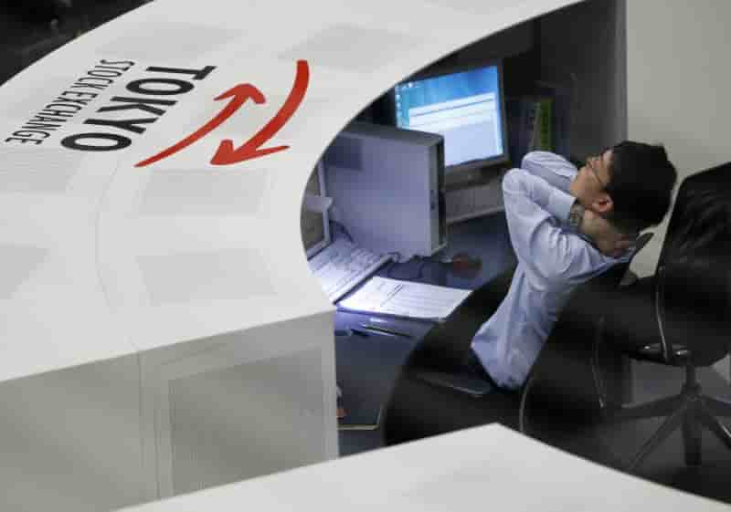 Tokyo finit en baisse
