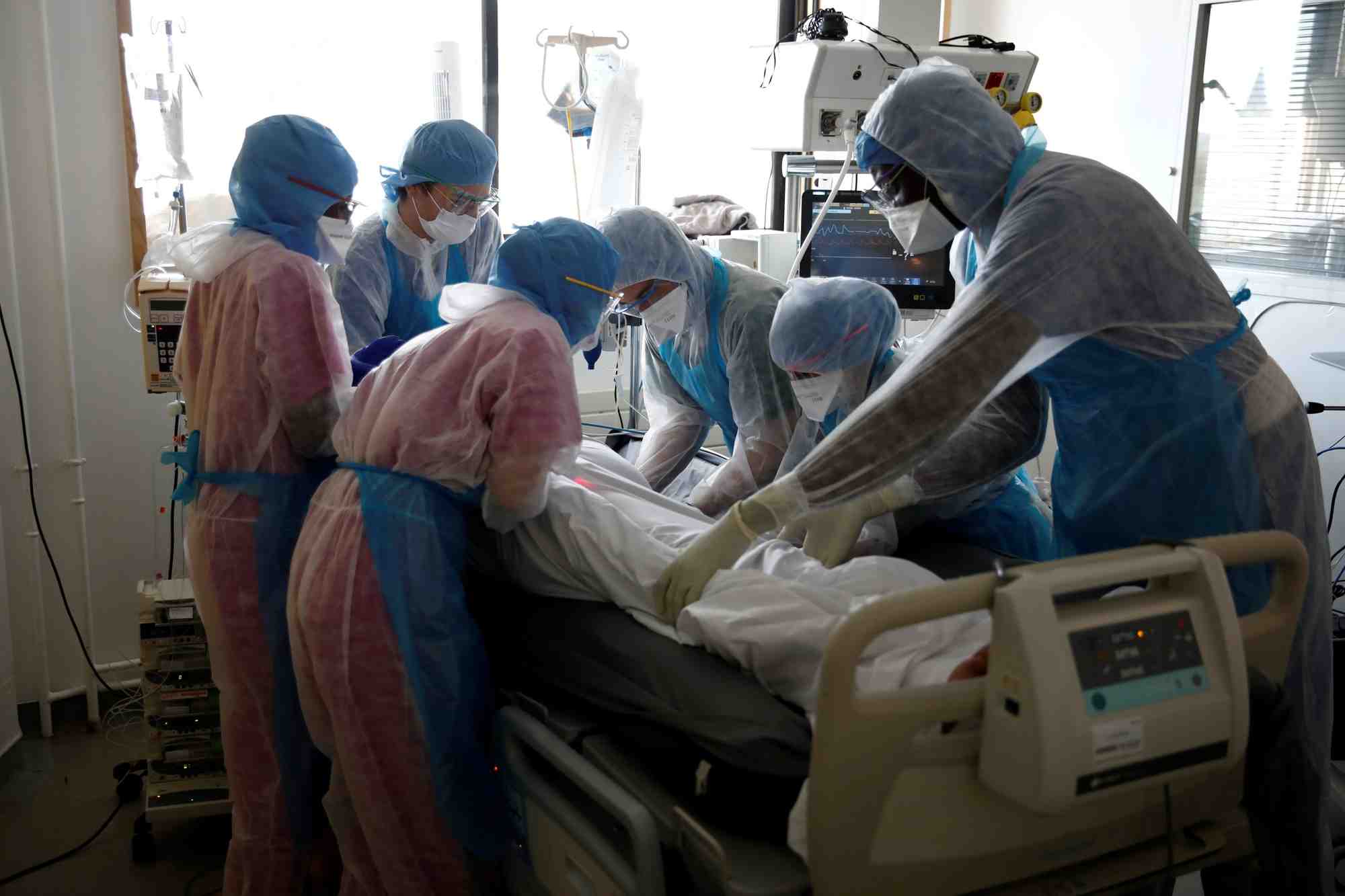 Coronavirus: le bilan en france approche les 9.000 morts, depistage dans les ehpad