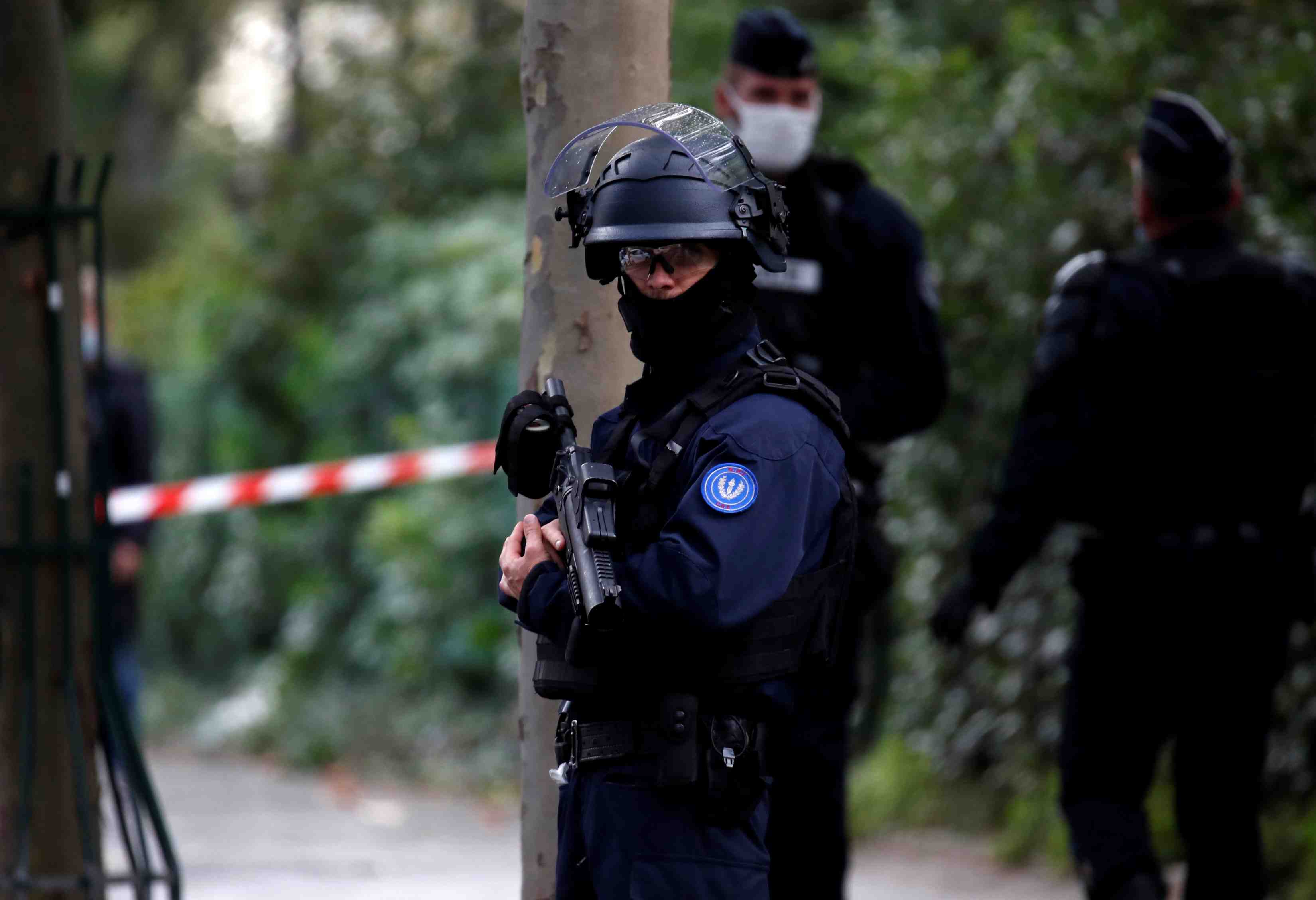 Attaque a paris: un suspect a ete interpelle, confirme une source policiere