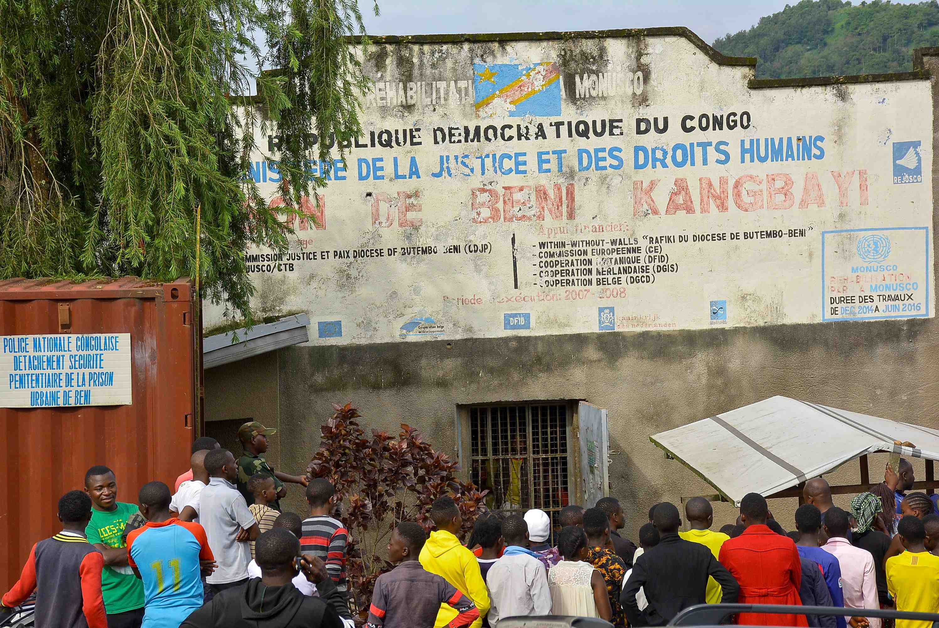 Des islamistes presumes liberent 900 prisonniers dans l'est de la rdc
