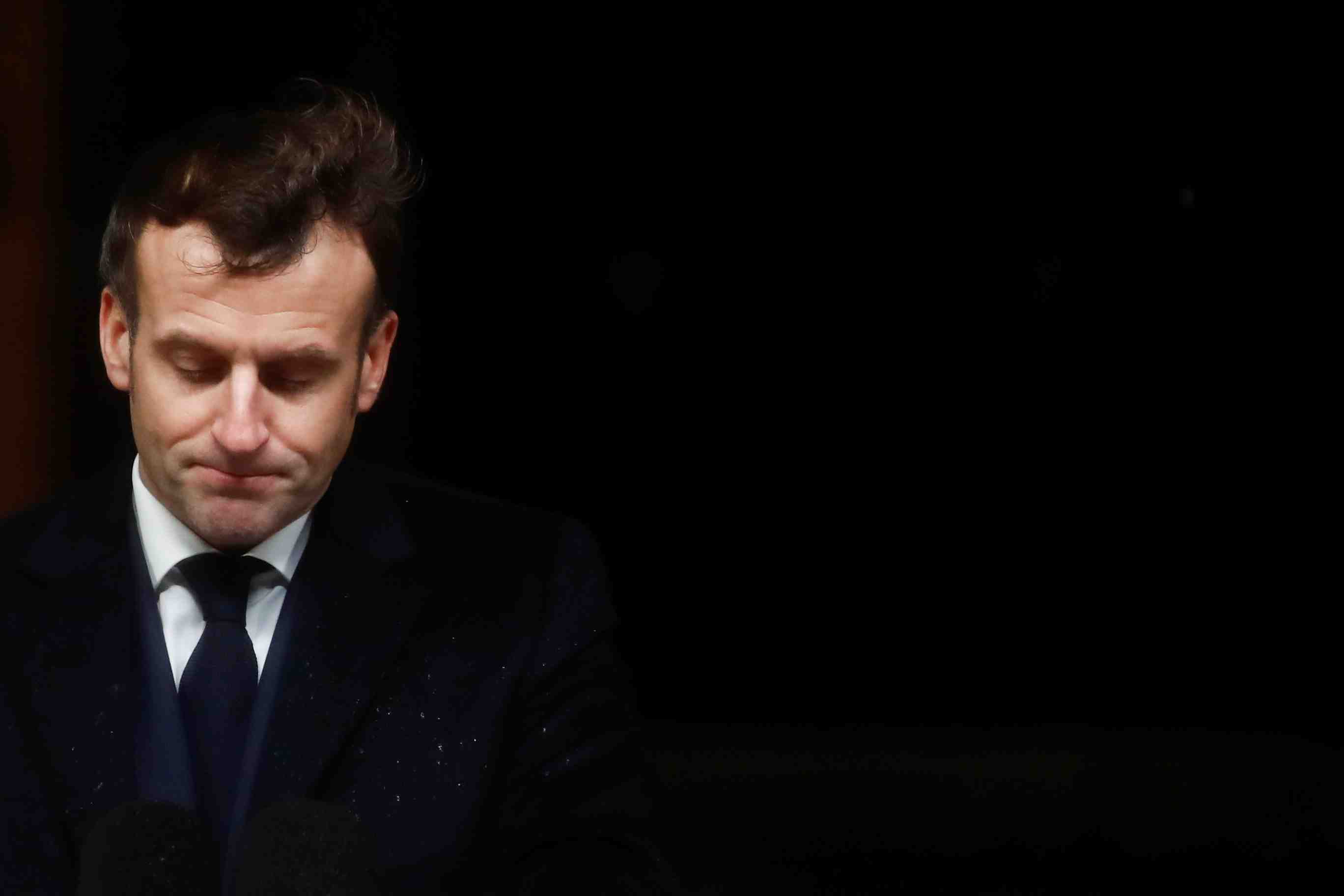 Il faut adapter notre droit pour mieux proteger les victimes d'inceste, dit emmanuel macron